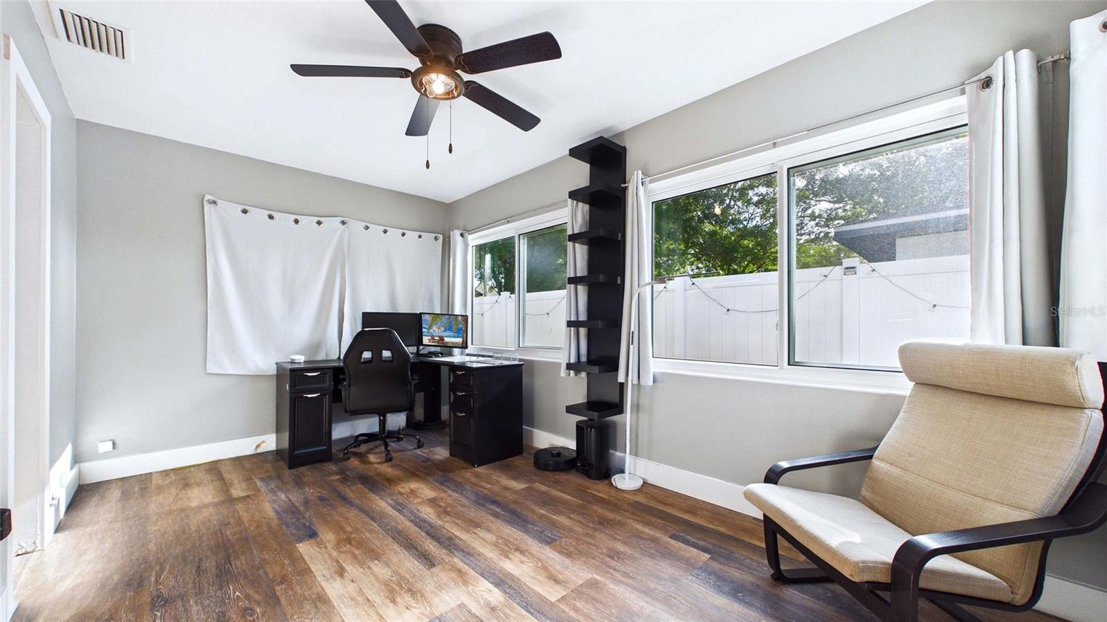 Image 20 of 56 For 101 Mercury Avenue