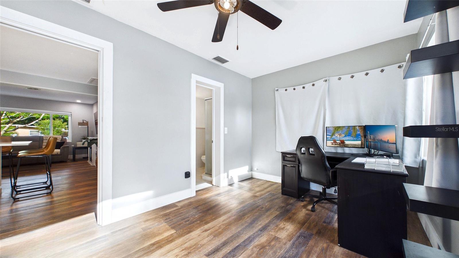 Image 21 of 56 For 101 Mercury Avenue