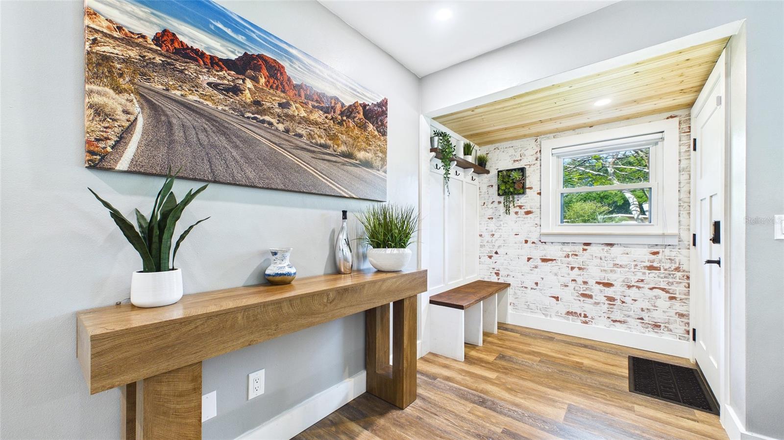 Image 6 of 56 For 101 Mercury Avenue