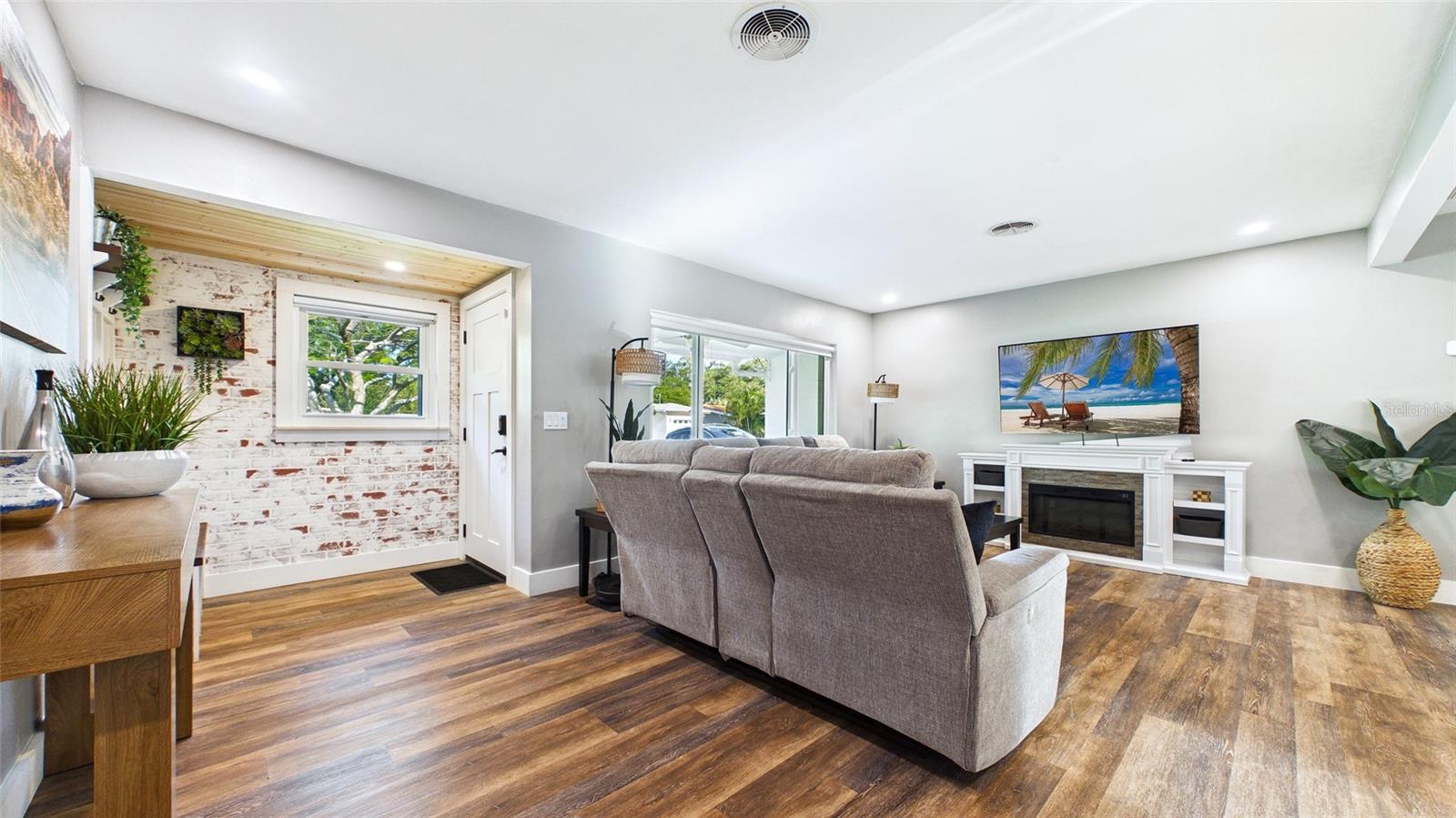 Image 8 of 56 For 101 Mercury Avenue