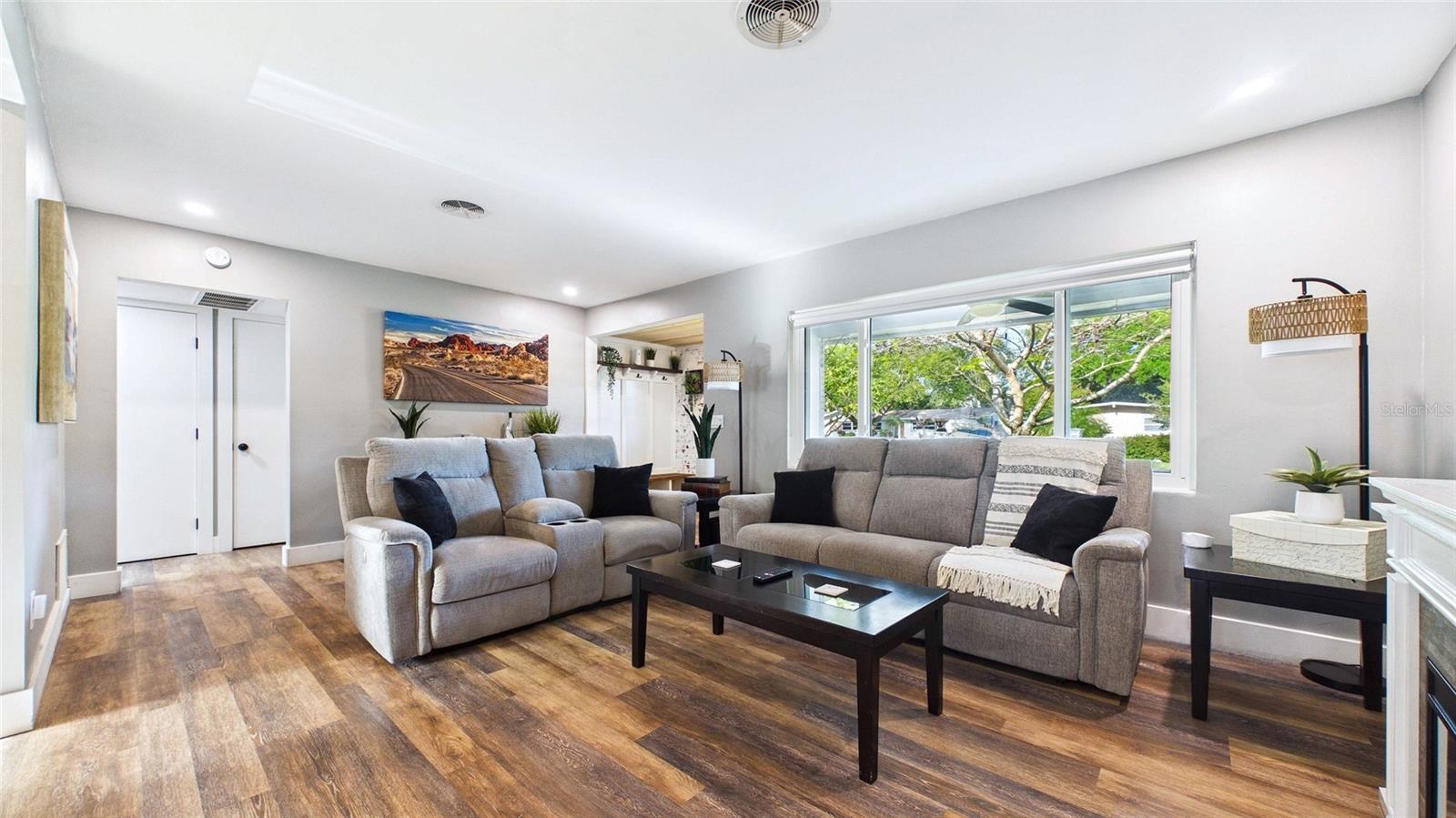 Image 9 of 56 For 101 Mercury Avenue