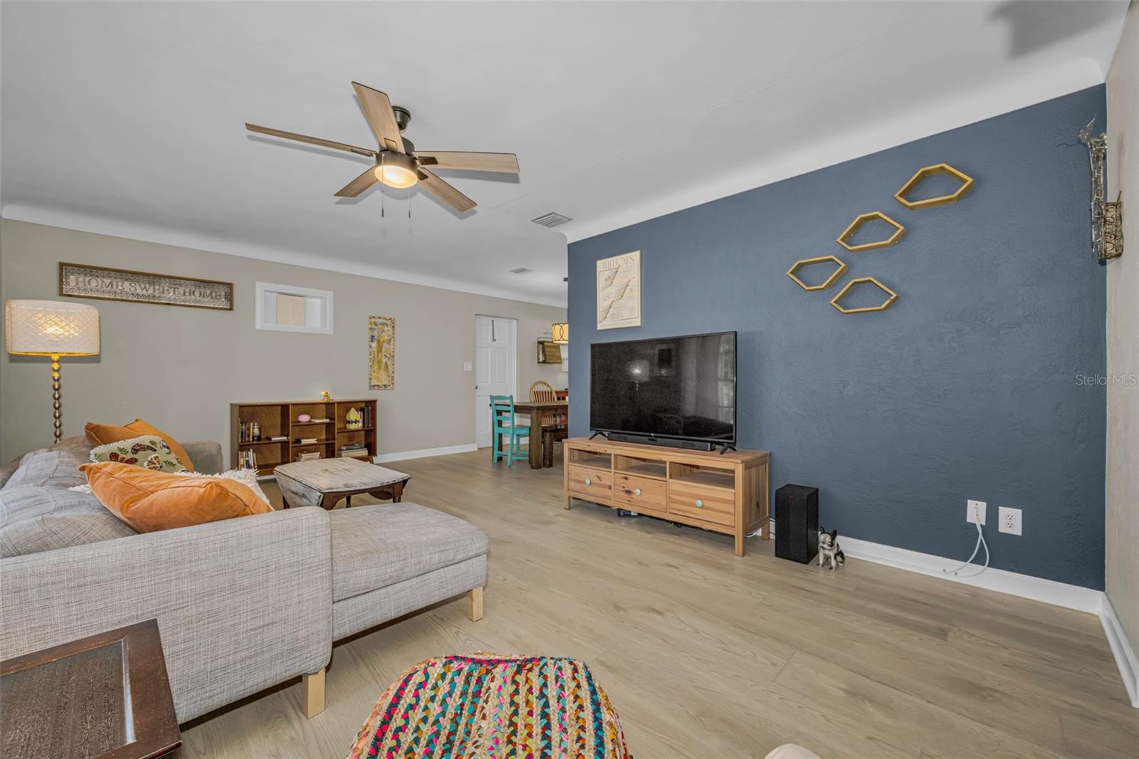 Image 5 of 47 For 1300 63rd Avenue N