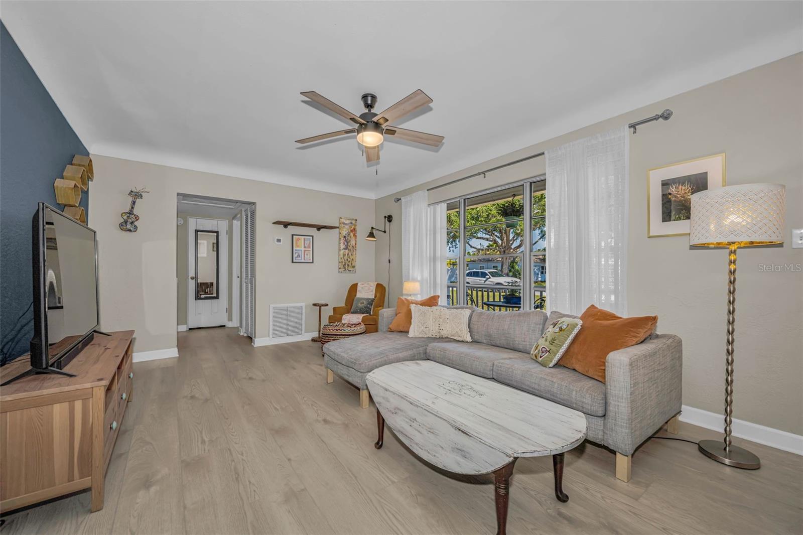 Image 7 of 47 For 1300 63rd Avenue N