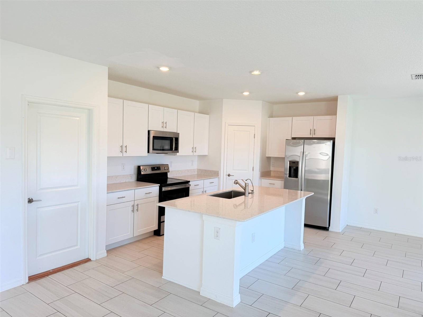 Image 12 of 67 For 11737 Radiant Shore Loop