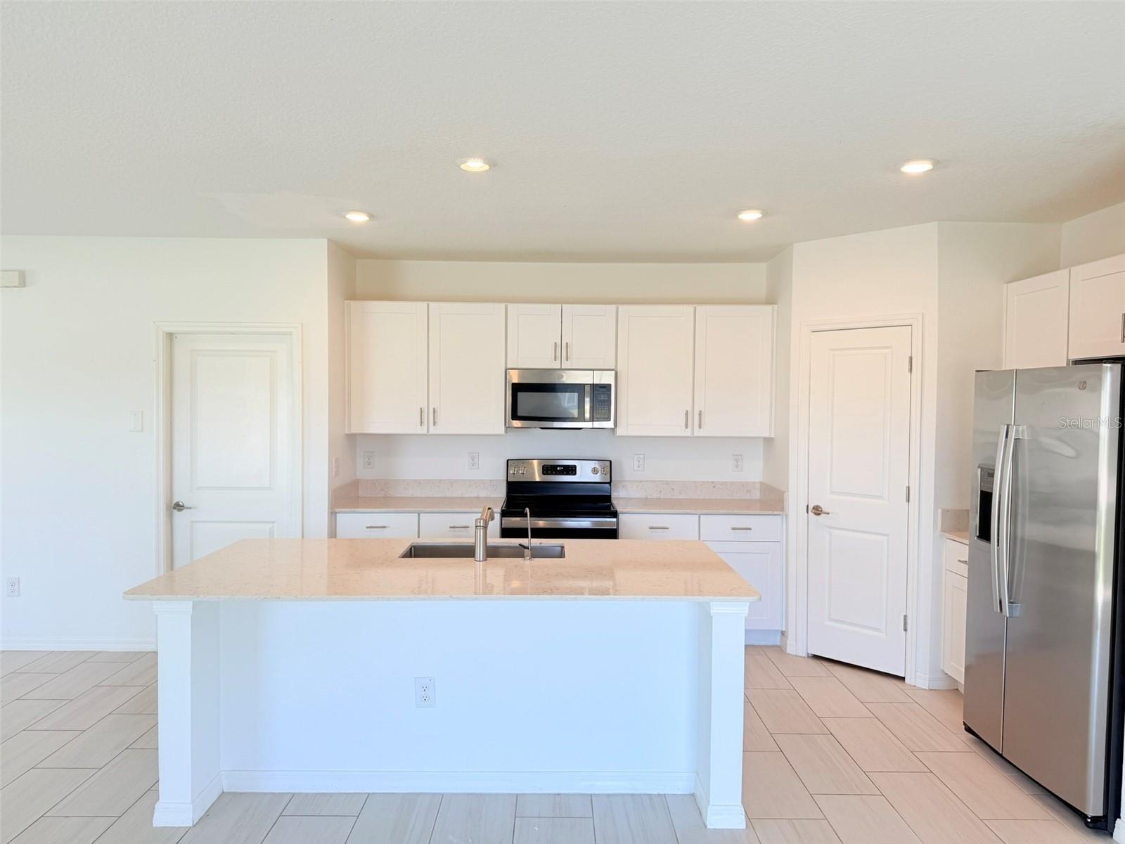 Image 13 of 67 For 11737 Radiant Shore Loop