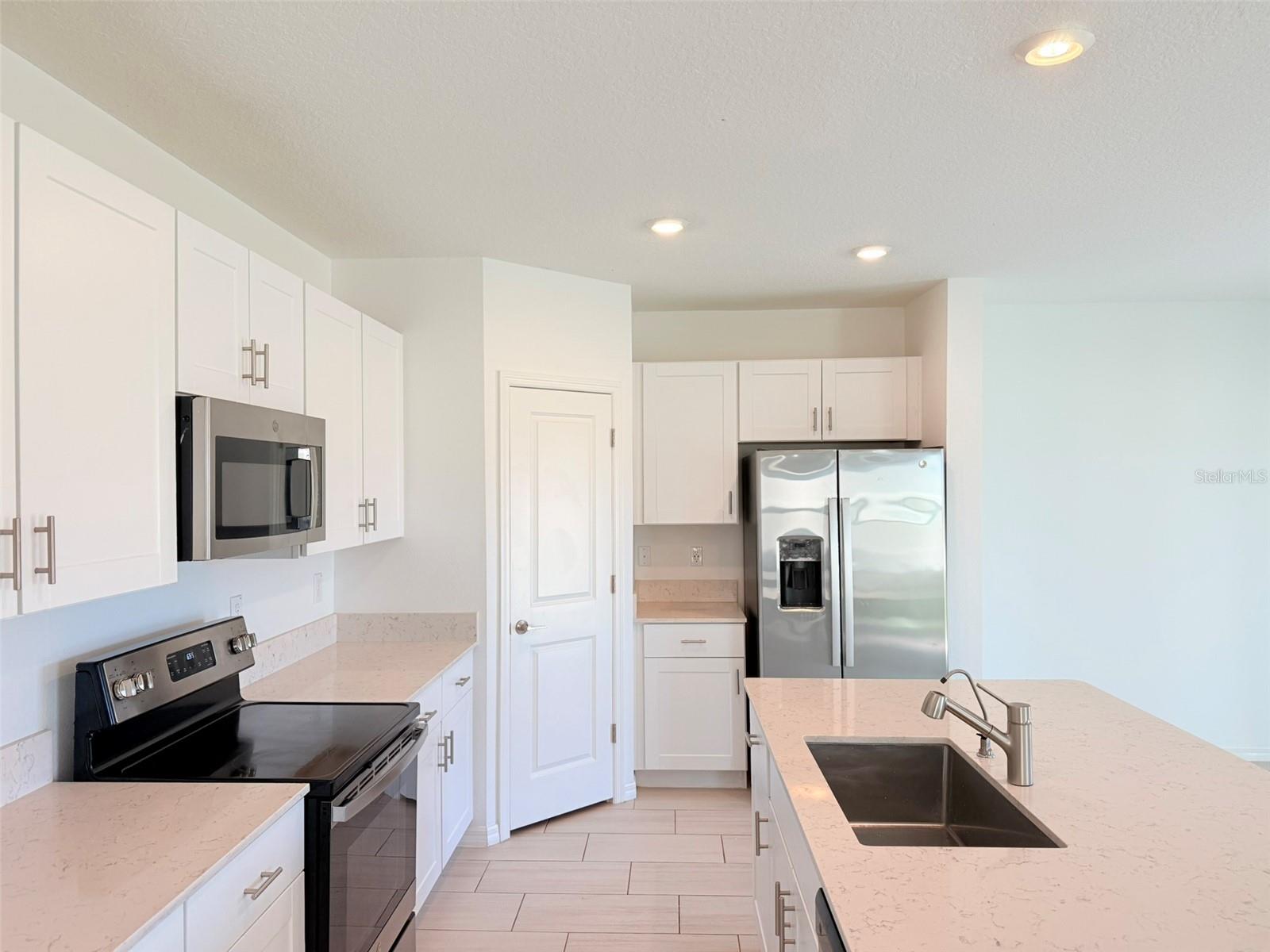 Image 18 of 67 For 11737 Radiant Shore Loop