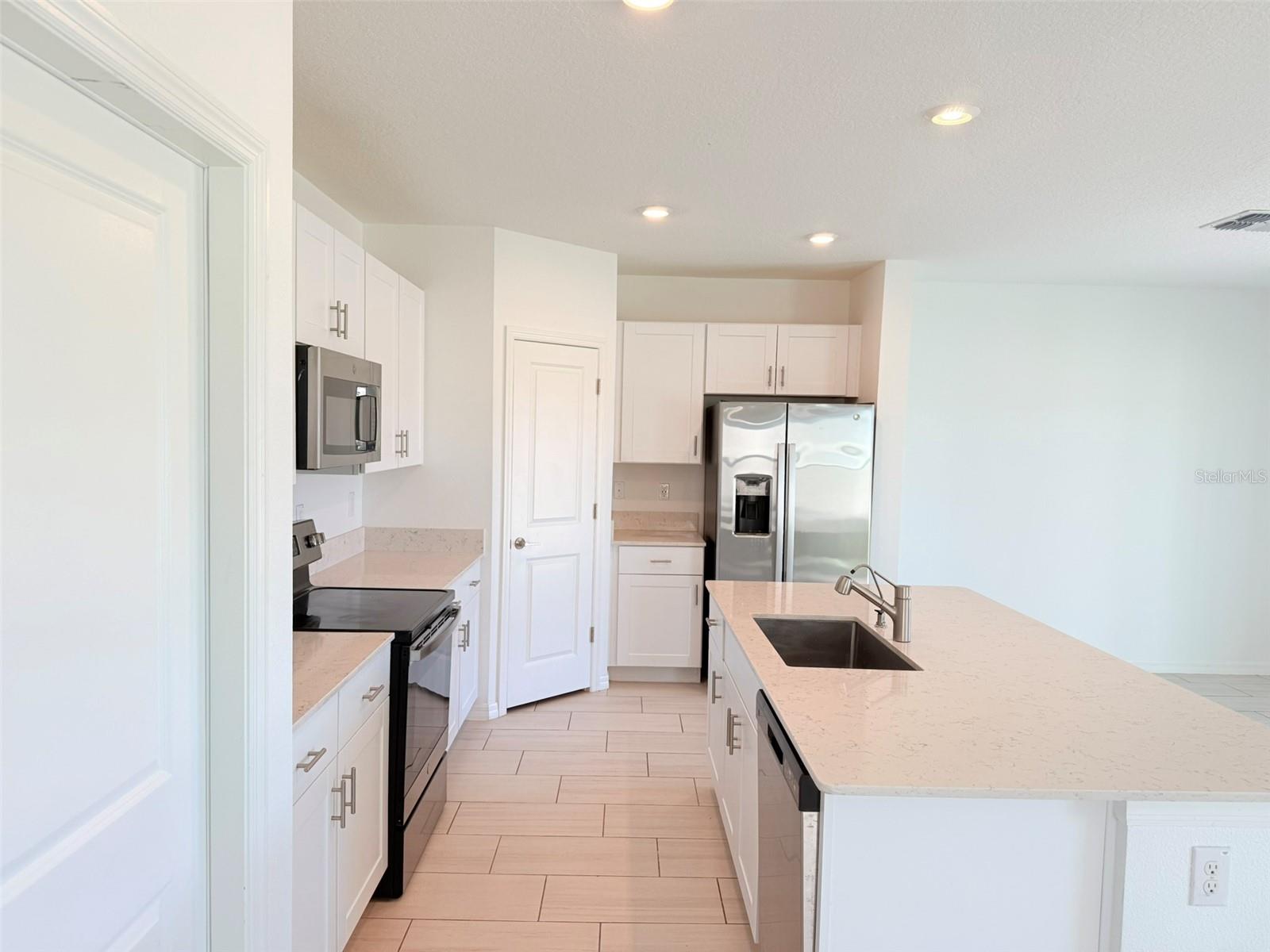 Image 21 of 67 For 11737 Radiant Shore Loop