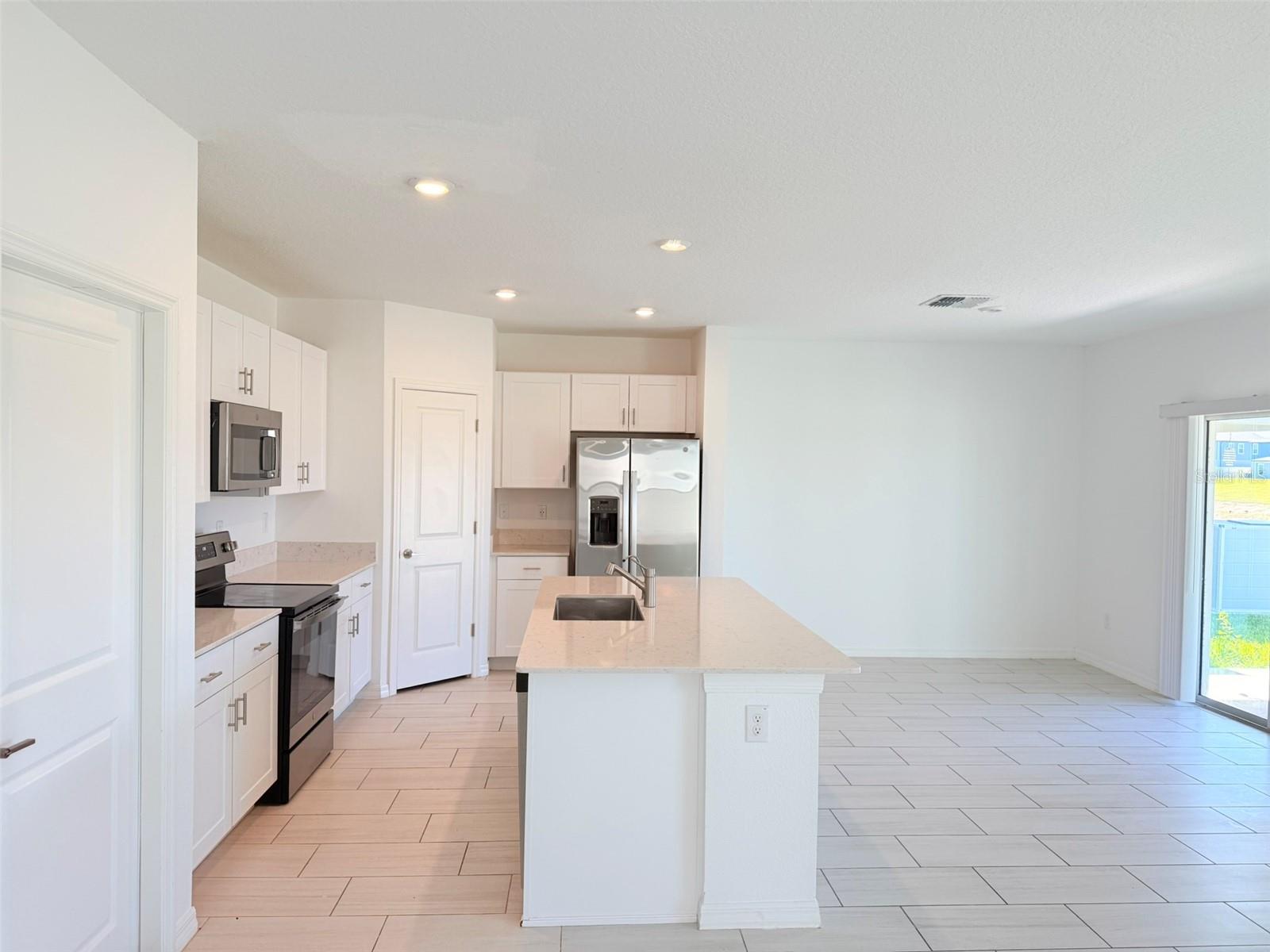 Image 22 of 67 For 11737 Radiant Shore Loop