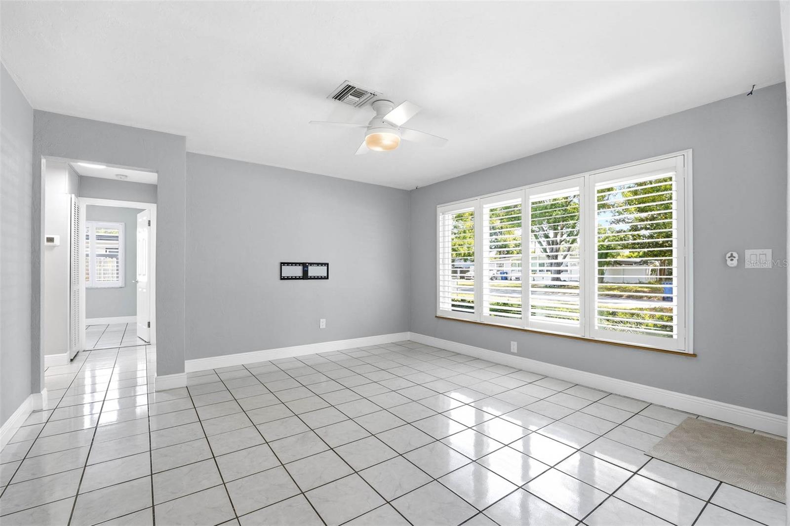 Image 10 of 26 For 7500 Orpine Drive N