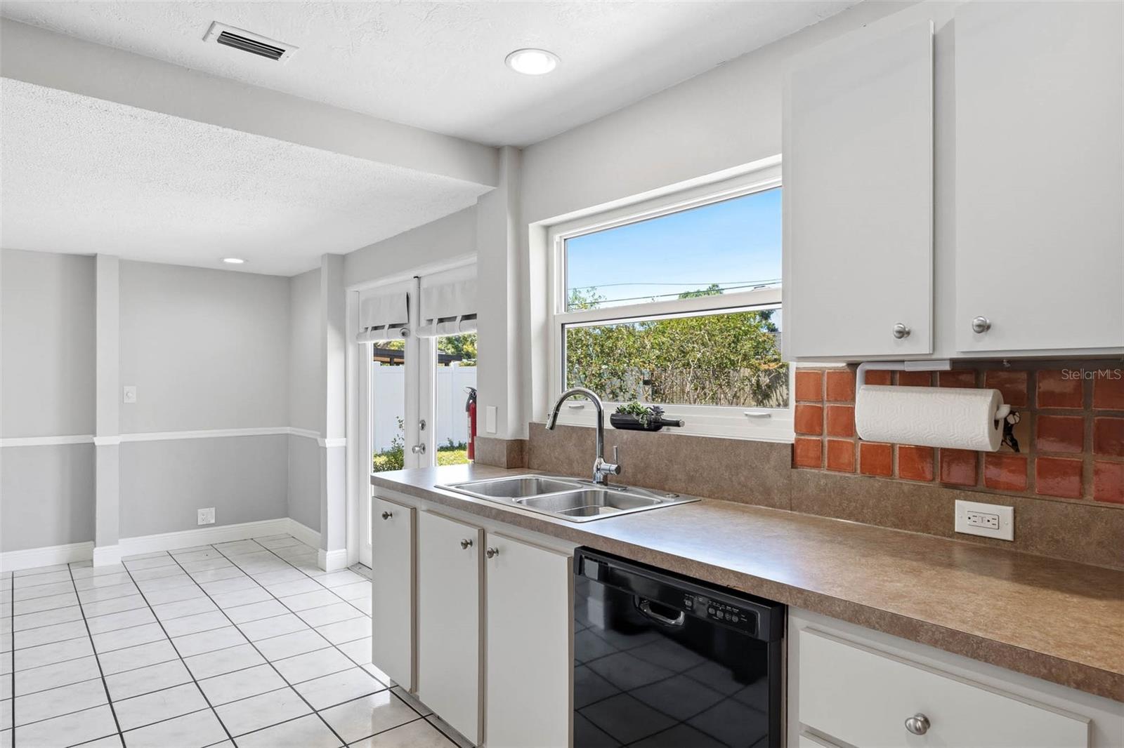 Image 15 of 26 For 7500 Orpine Drive N