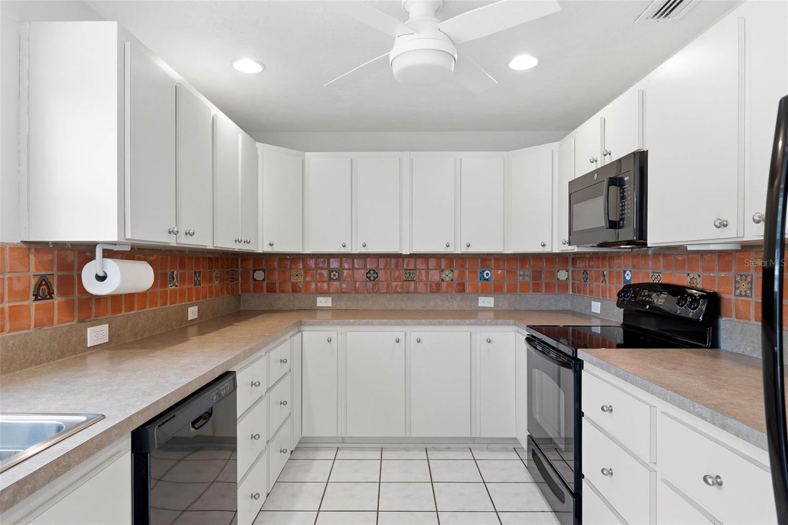 Image 16 of 26 For 7500 Orpine Drive N