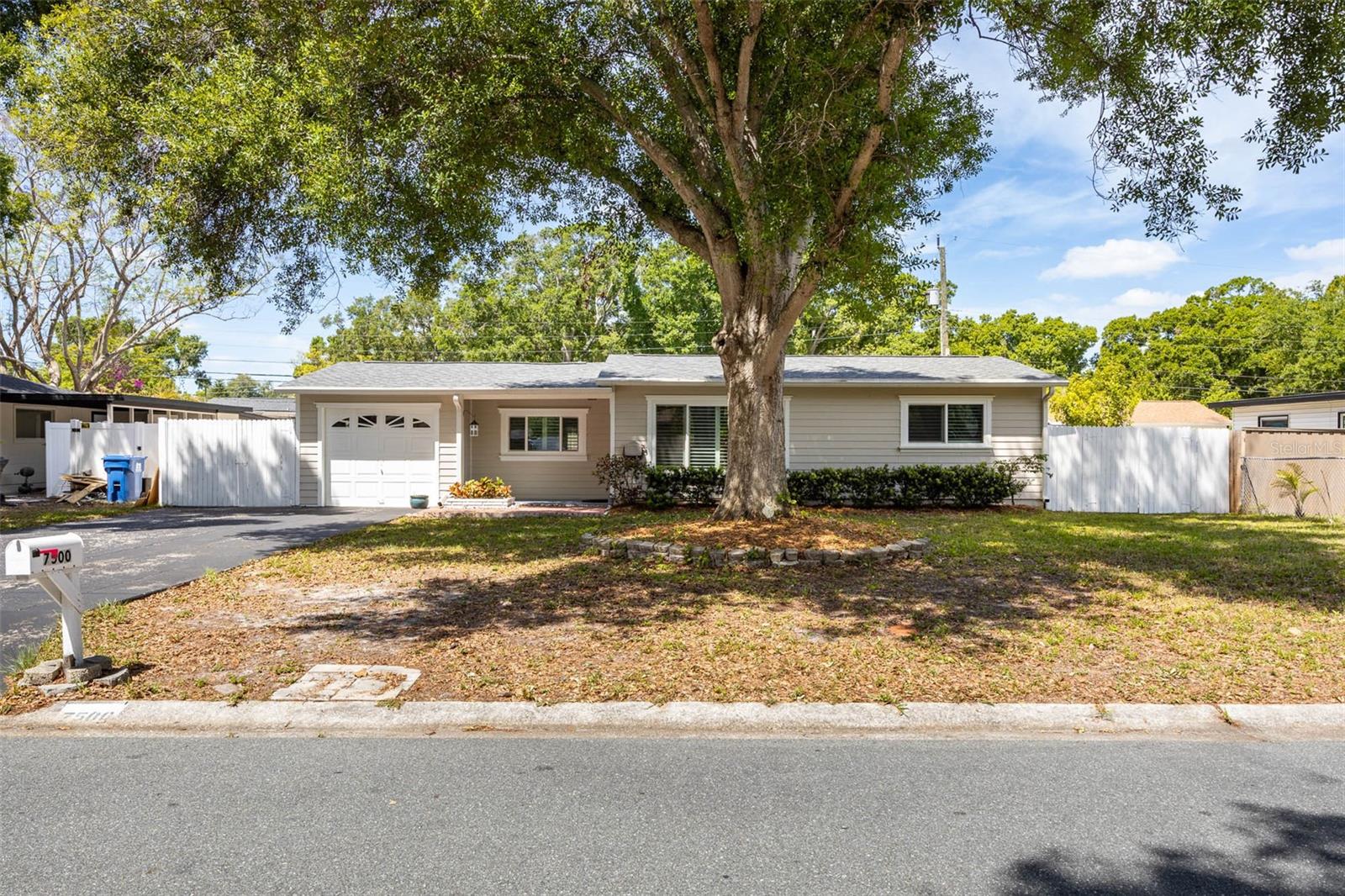 Image 25 of 26 For 7500 Orpine Drive N