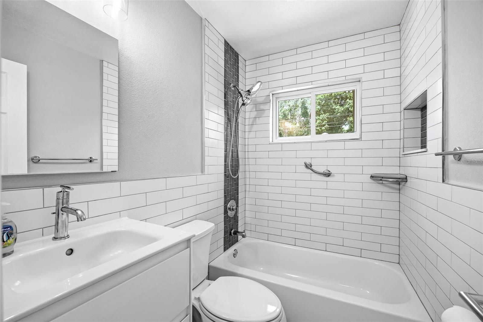 Image 3 of 26 For 7500 Orpine Drive N