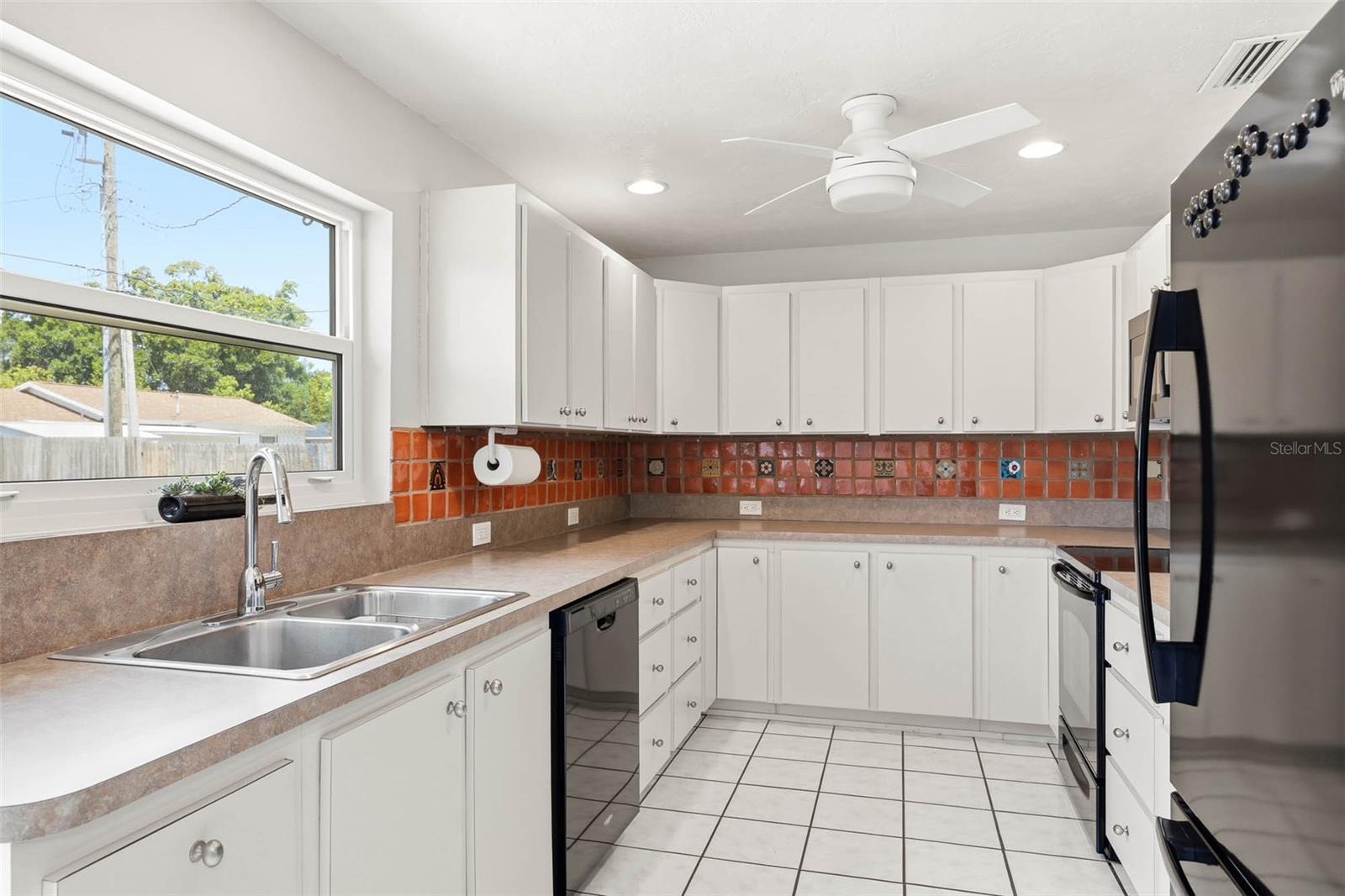 Image 4 of 26 For 7500 Orpine Drive N