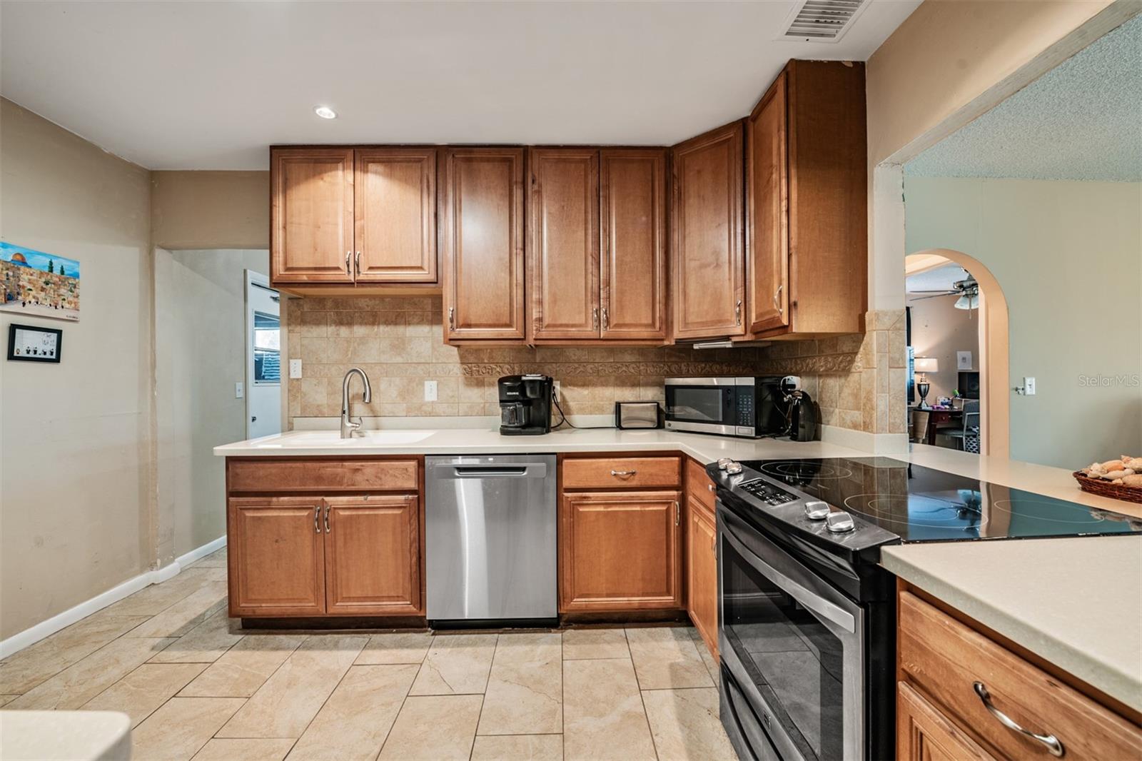 Image 12 of 47 For 381 Club Manor Drive