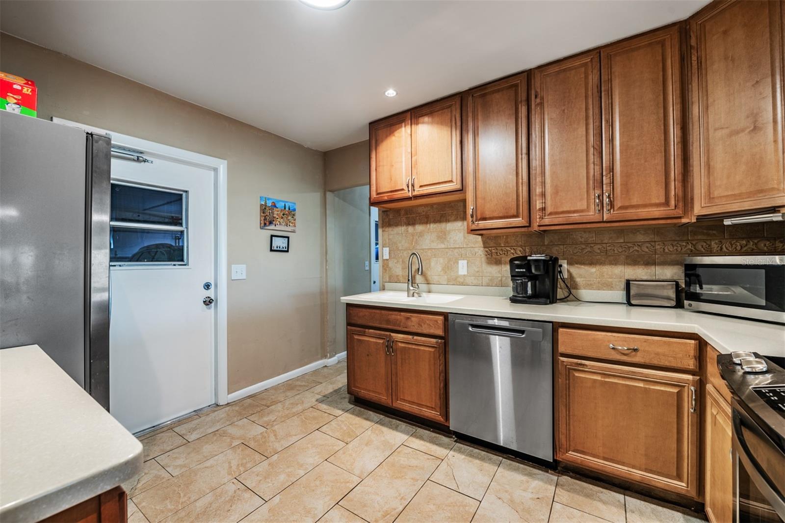 Image 13 of 47 For 381 Club Manor Drive