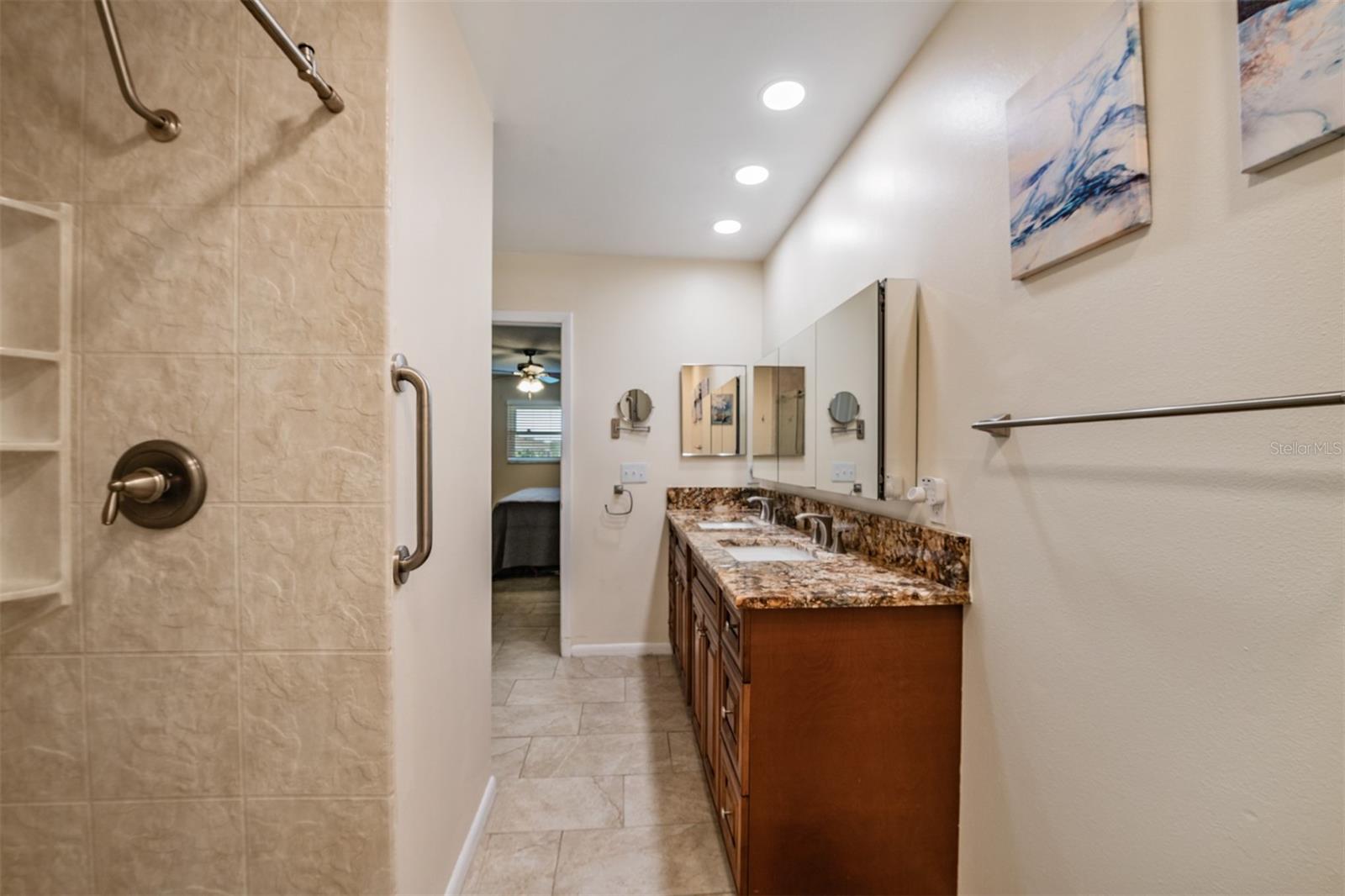 Image 24 of 47 For 381 Club Manor Drive