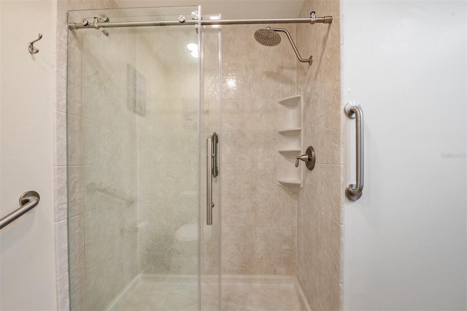 Image 25 of 47 For 381 Club Manor Drive