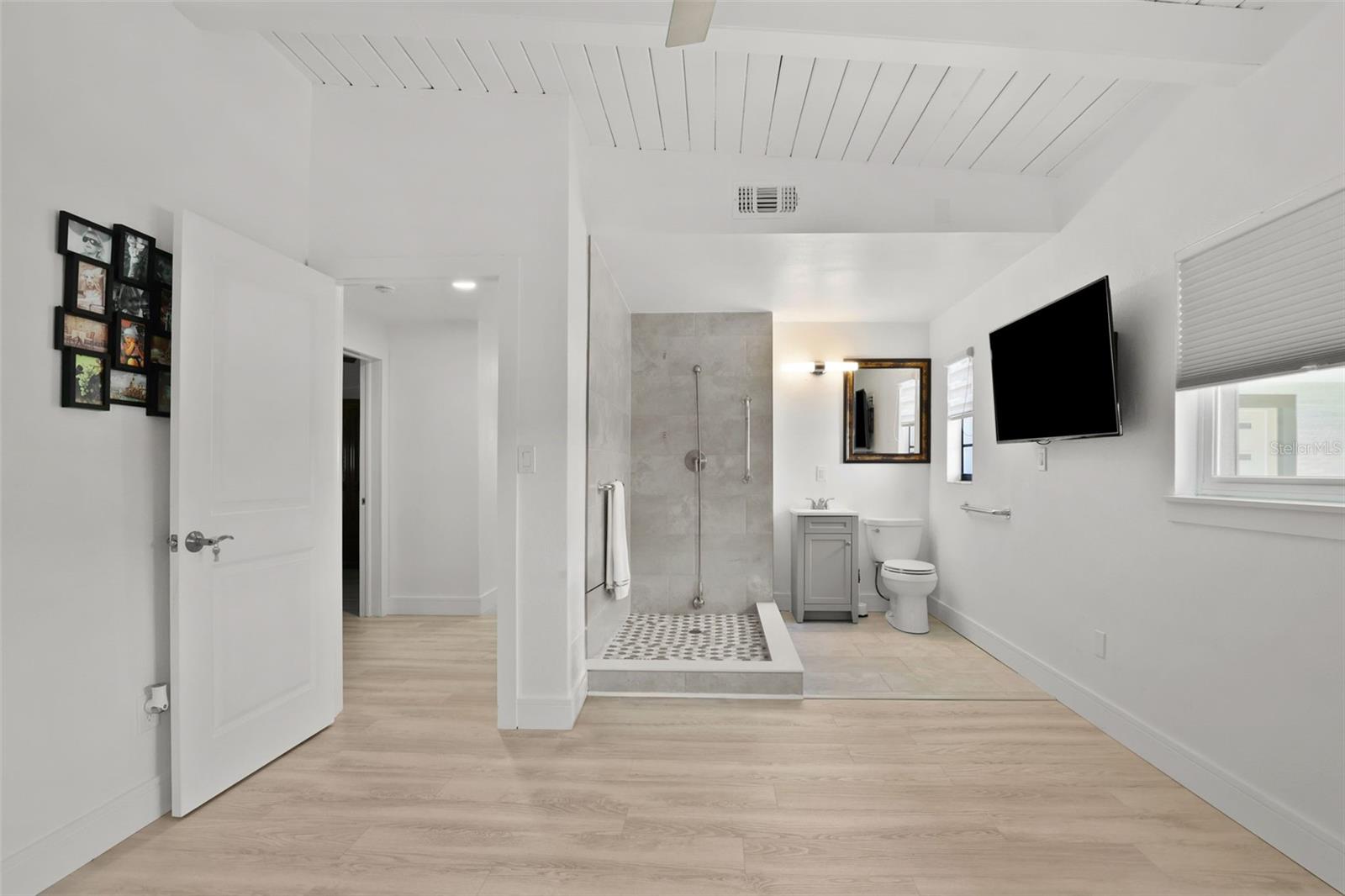 Image 42 of 82 For 25 Sandpiper Road