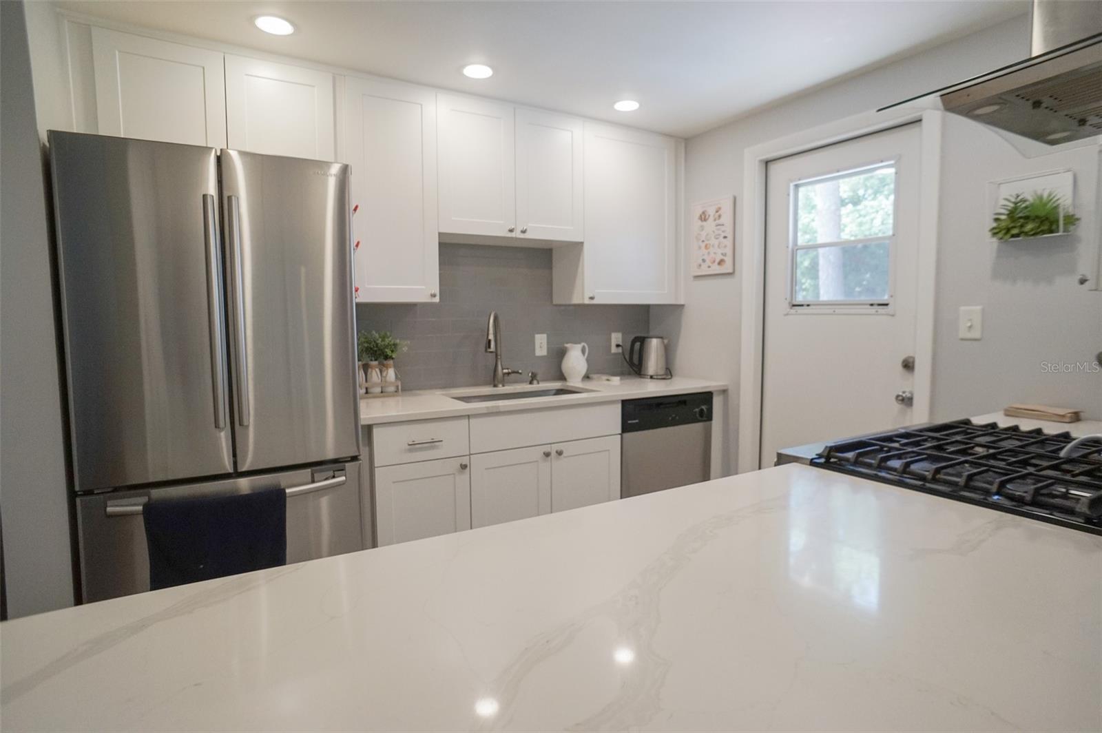 Image 7 of 22 For 1032 Hollywood Avenue