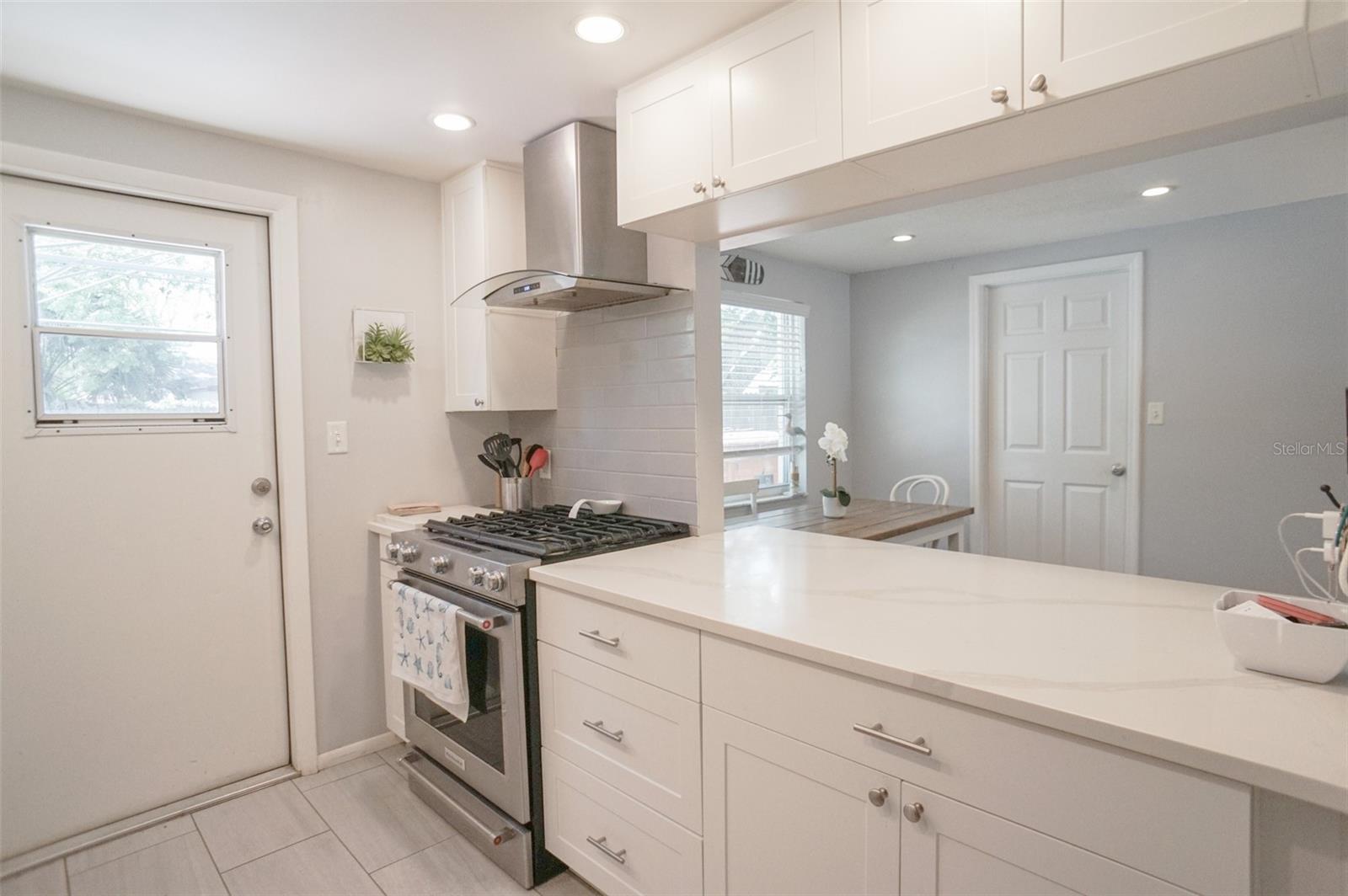 Image 8 of 22 For 1032 Hollywood Avenue