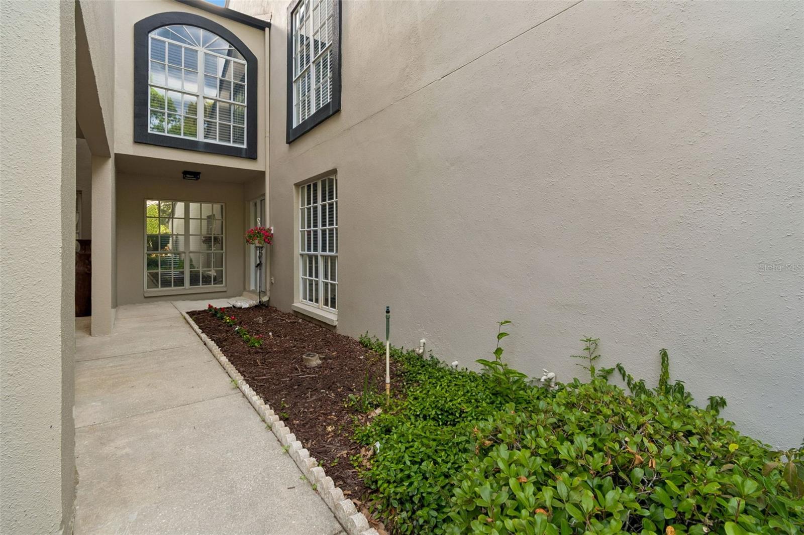 Image 4 of 63 For 13934 Clubhouse Circle 8