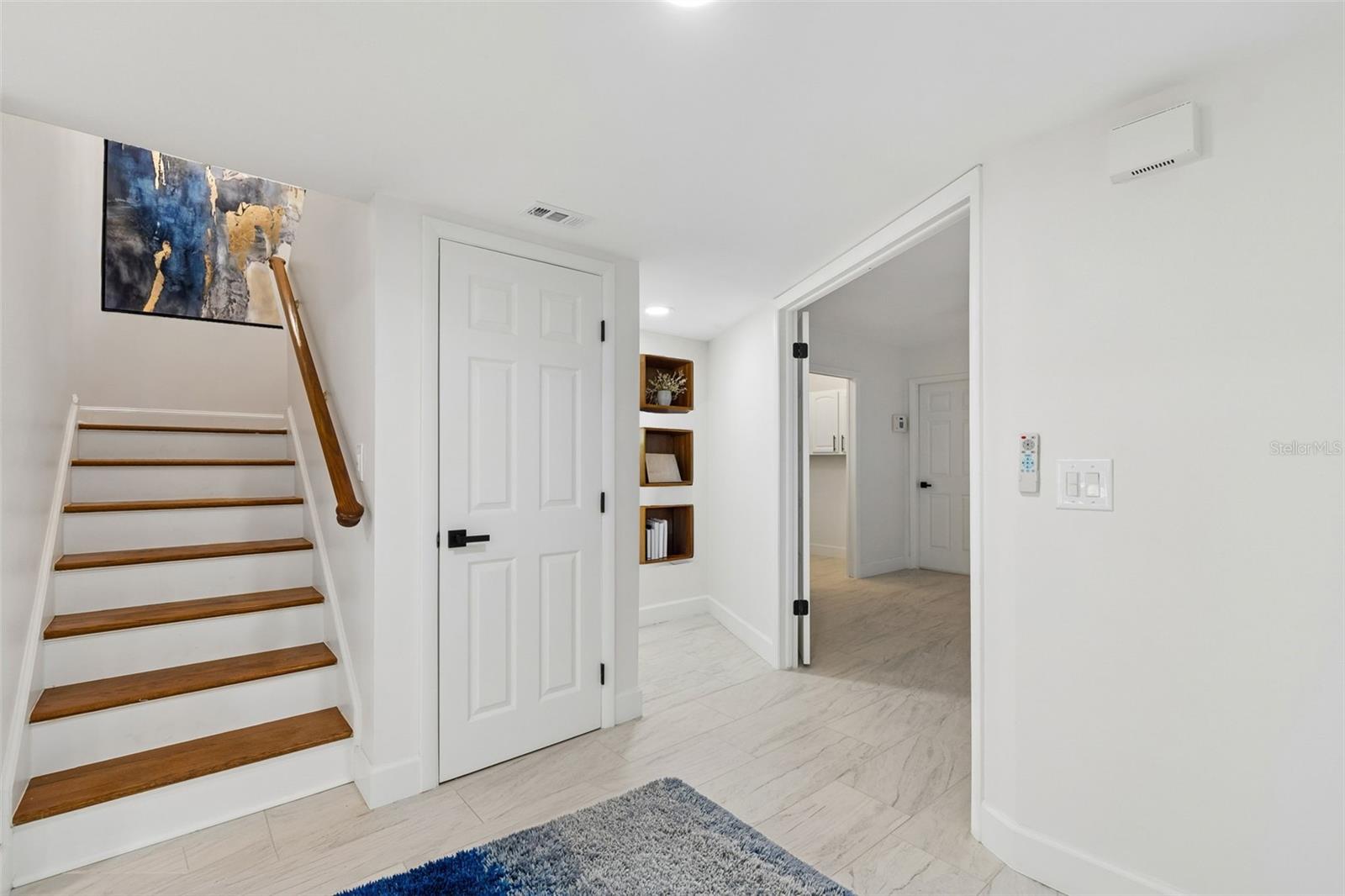 Image 6 of 63 For 13934 Clubhouse Circle 8