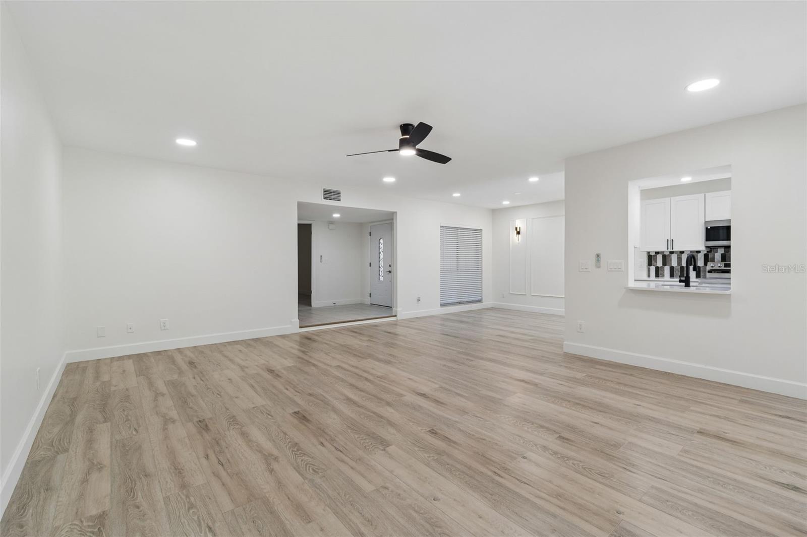 Image 7 of 63 For 13934 Clubhouse Circle 8
