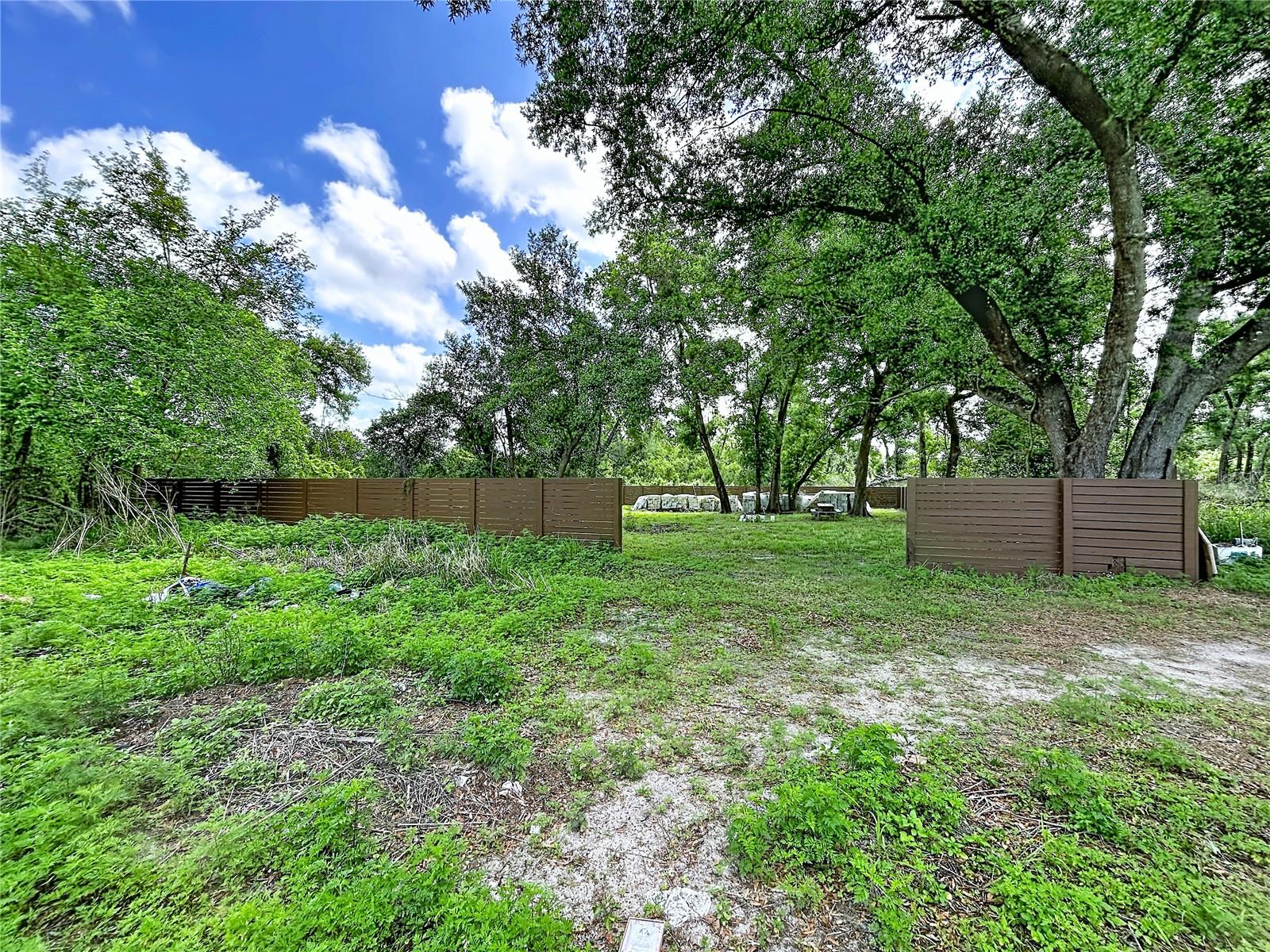 Image 2 of 7 For 1029 Robson Avenue