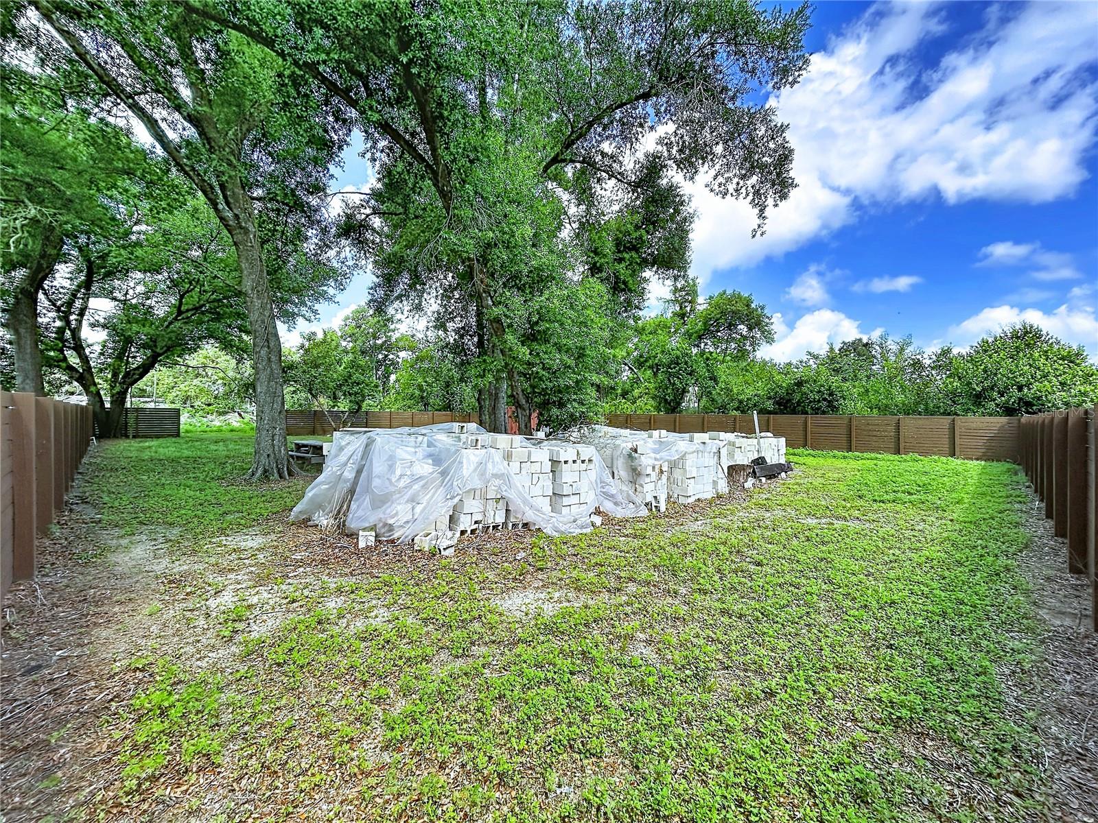 Image 5 of 7 For 1029 Robson Avenue