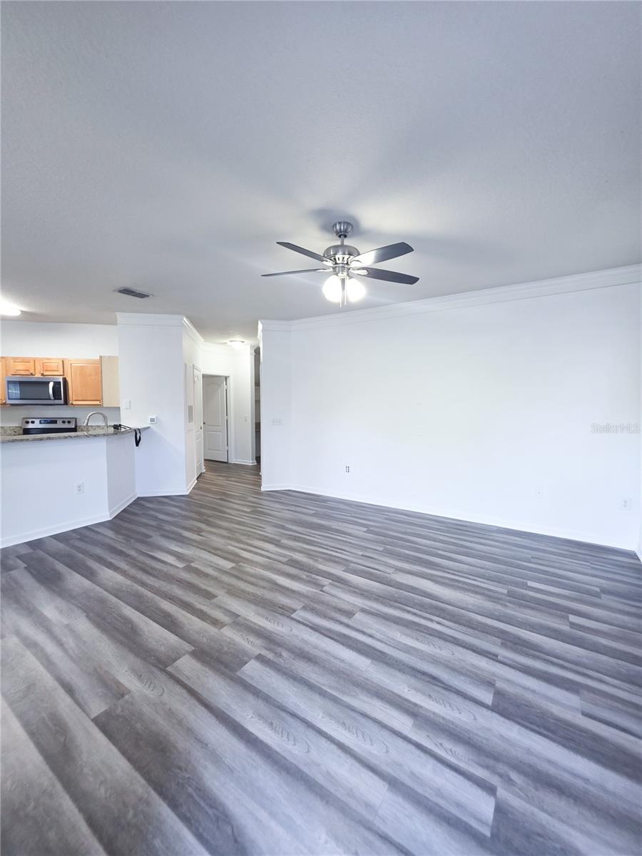 Image 5 of 18 For 10431 Villa View Circle 10431