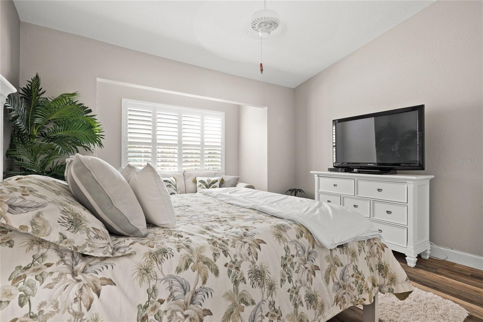 Image 32 of 47 For 14508 Alejo Court