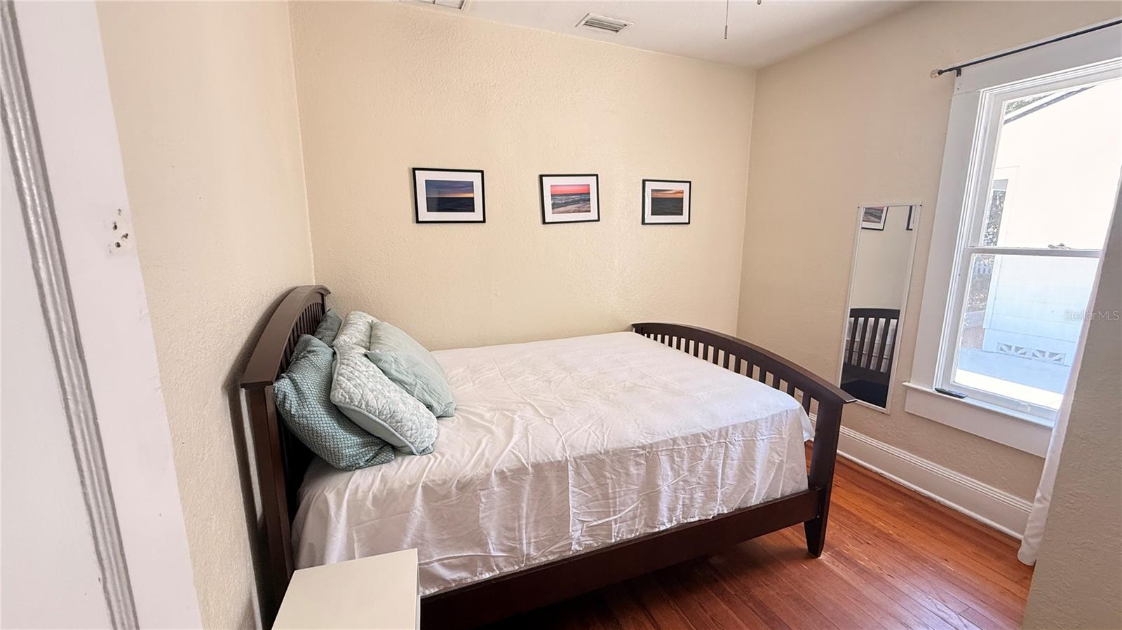 Image 11 of 30 For 905 Jones Street