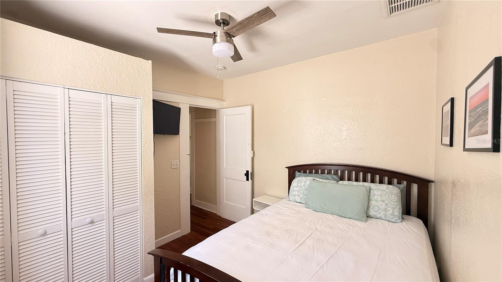 Image 12 of 30 For 905 Jones Street