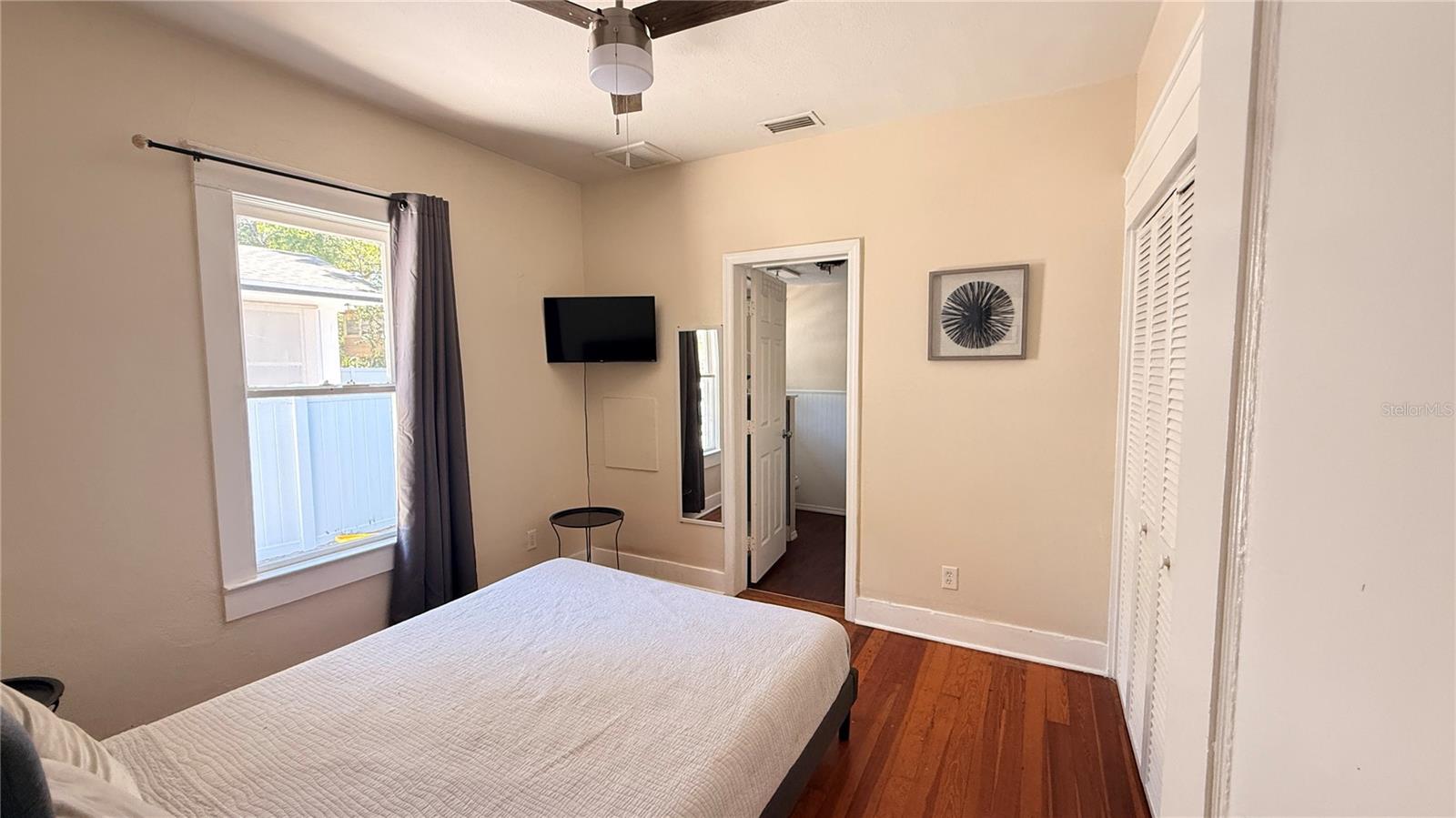 Image 14 of 30 For 905 Jones Street