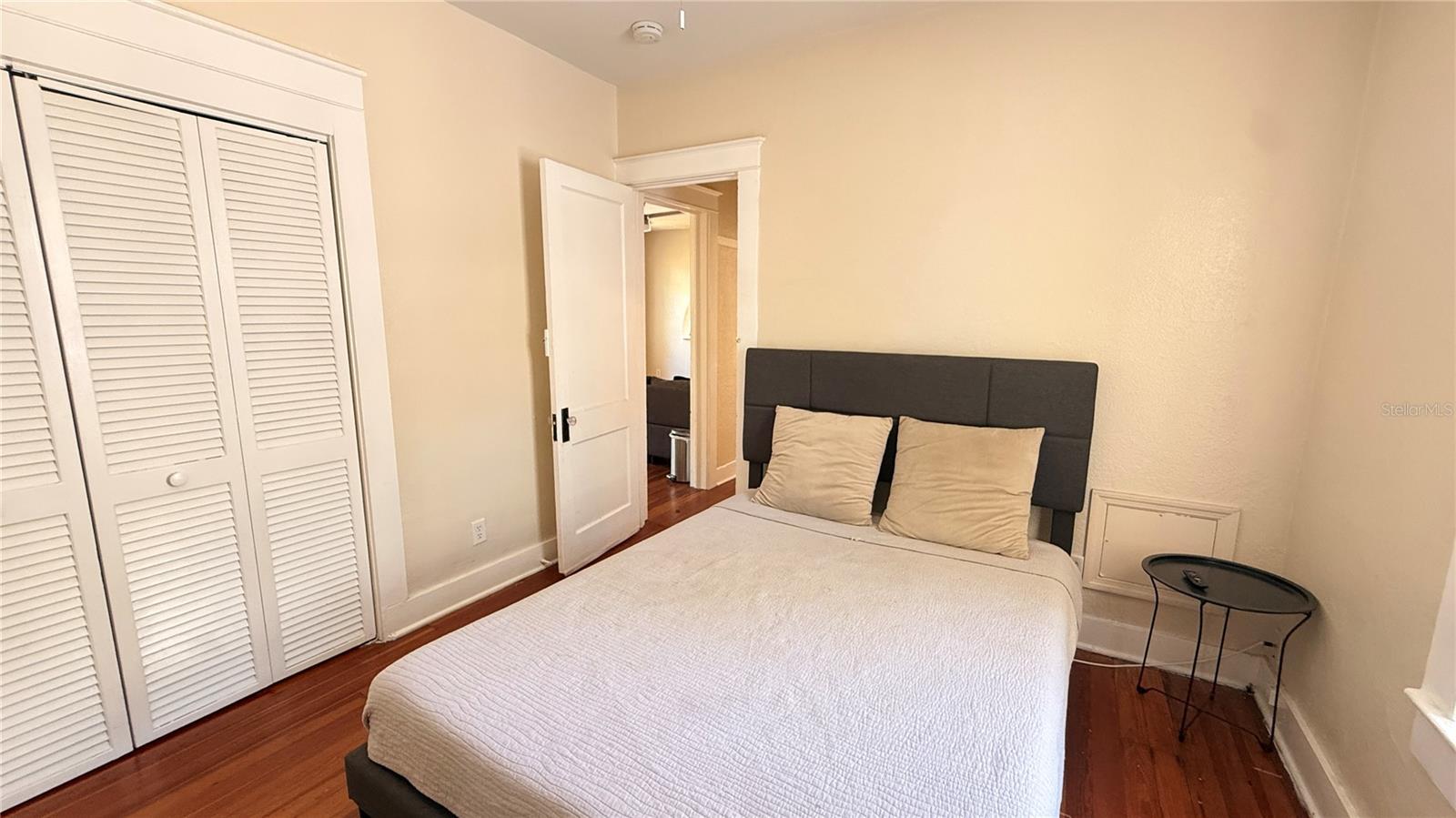 Image 15 of 30 For 905 Jones Street