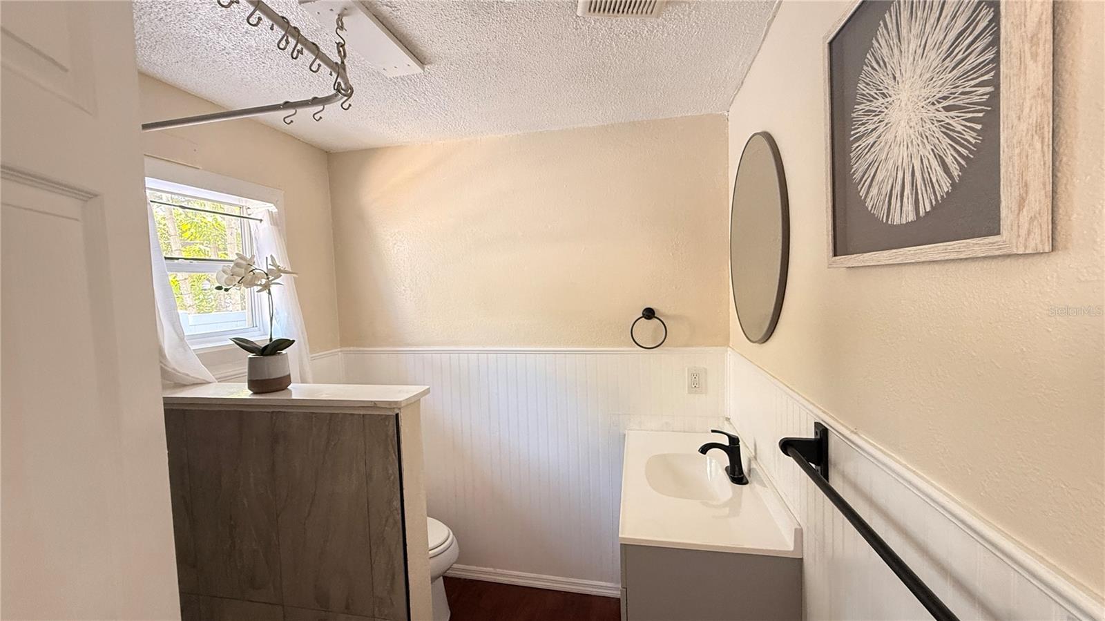 Image 16 of 30 For 905 Jones Street