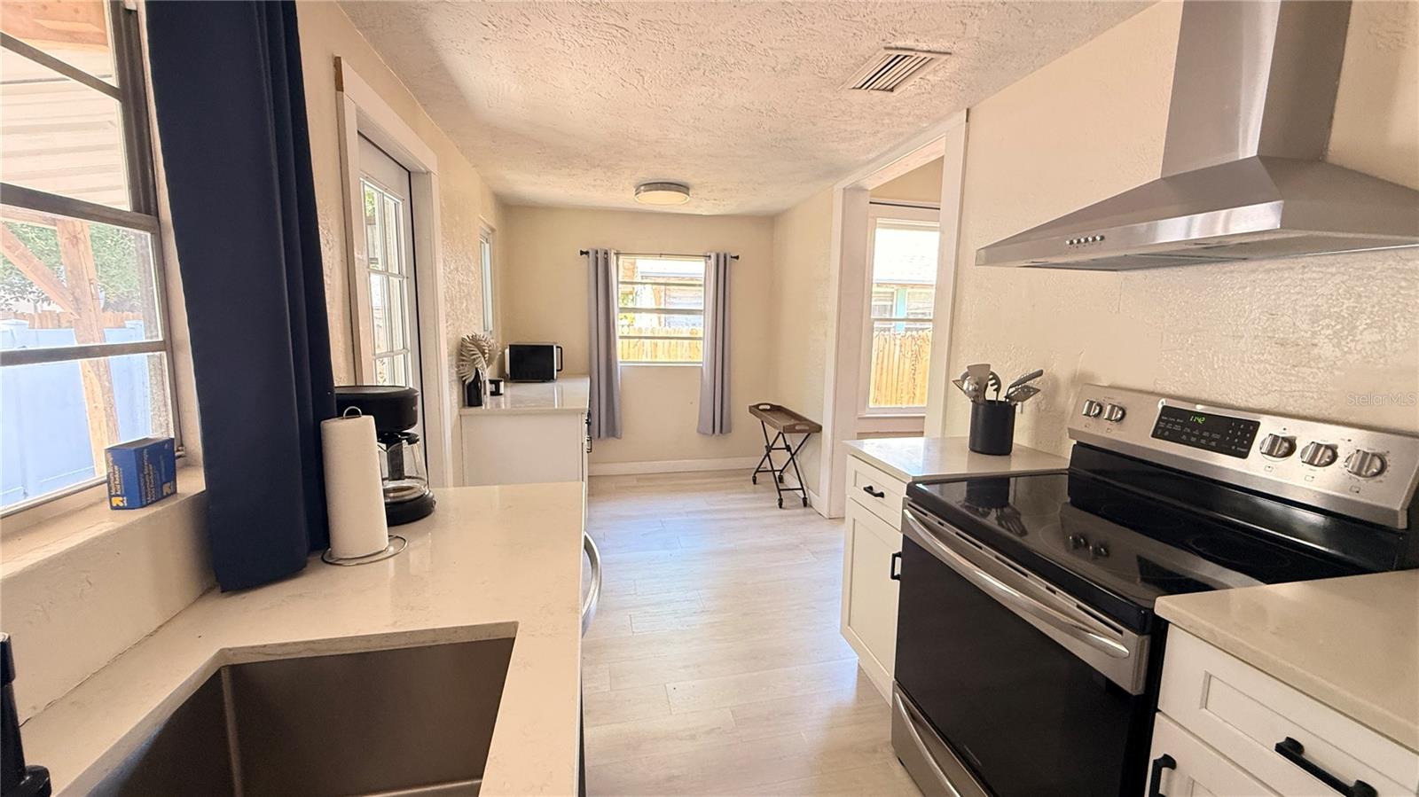 Image 21 of 30 For 905 Jones Street