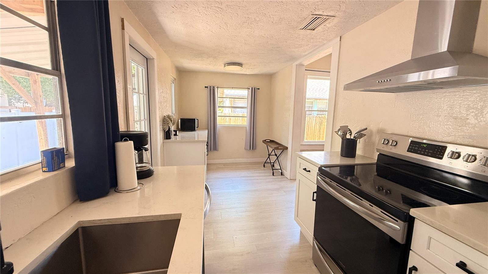 Image 22 of 30 For 905 Jones Street