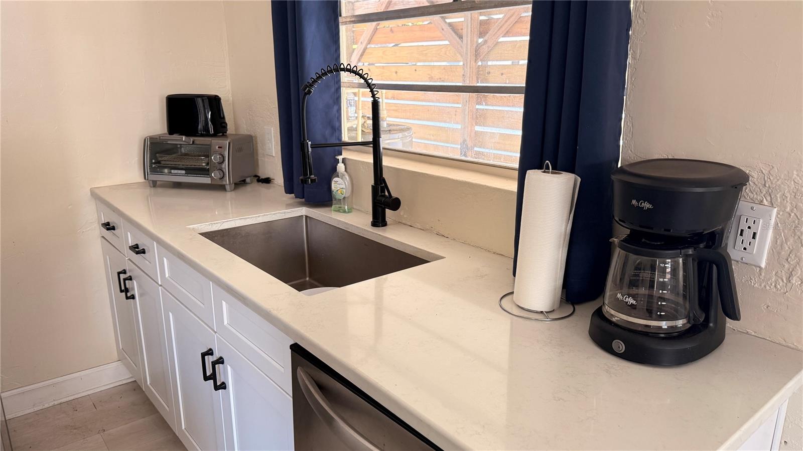 Image 23 of 30 For 905 Jones Street