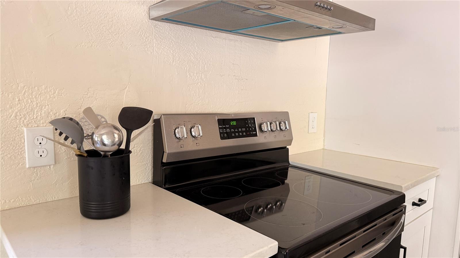 Image 24 of 30 For 905 Jones Street