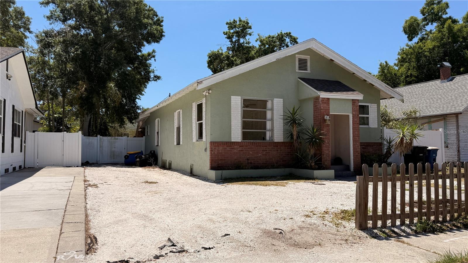 Image 3 of 30 For 905 Jones Street