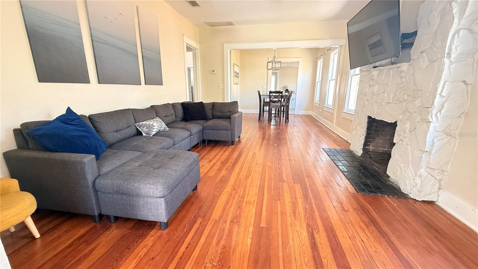 Image 4 of 30 For 905 Jones Street