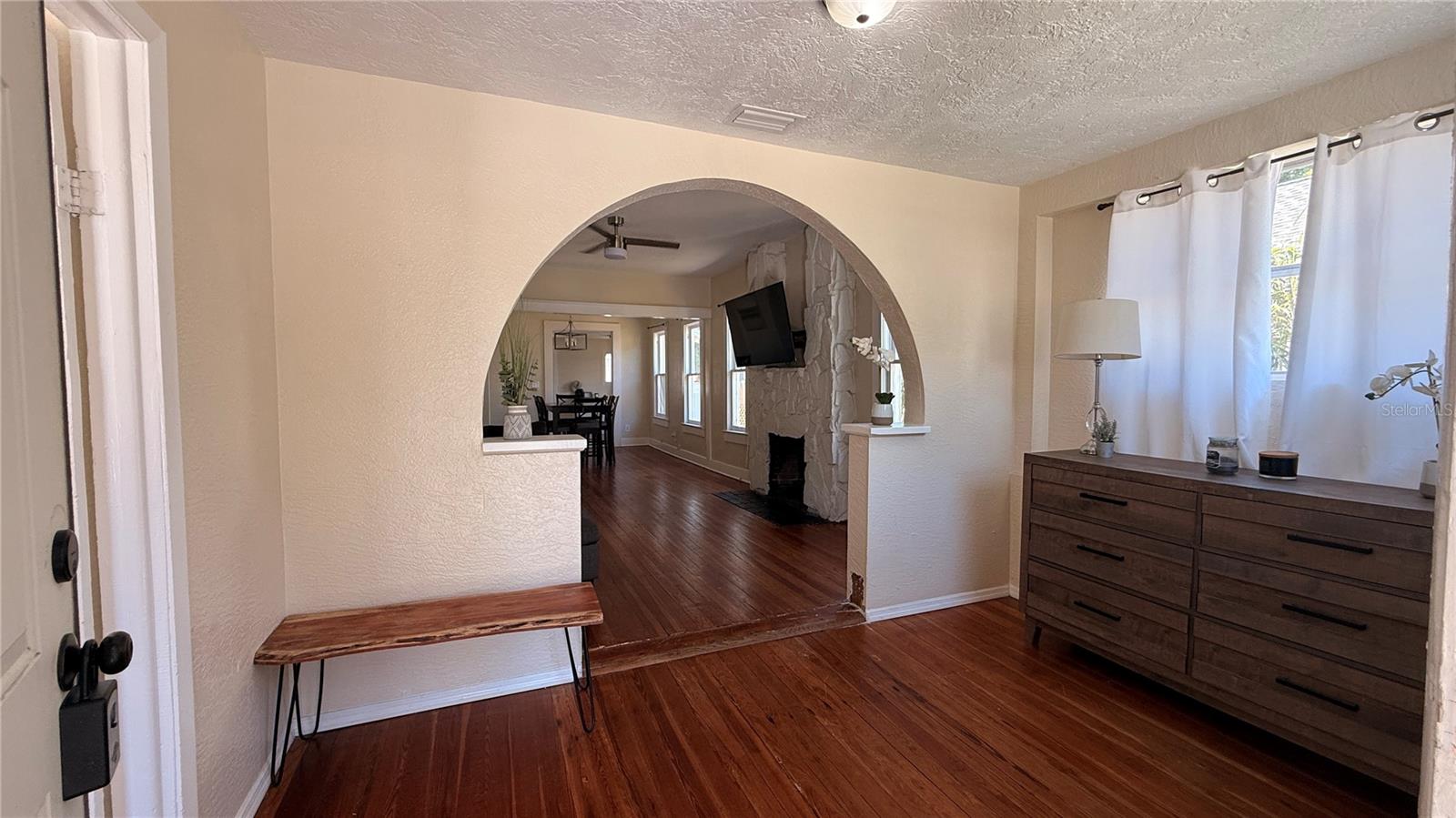 Image 5 of 30 For 905 Jones Street