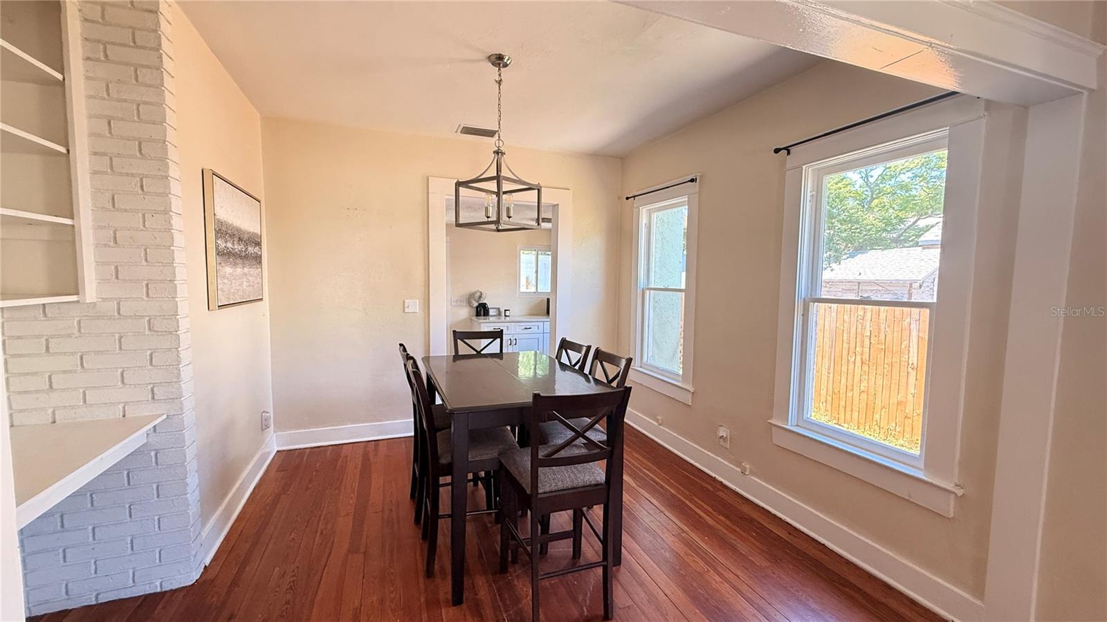 Image 7 of 30 For 905 Jones Street