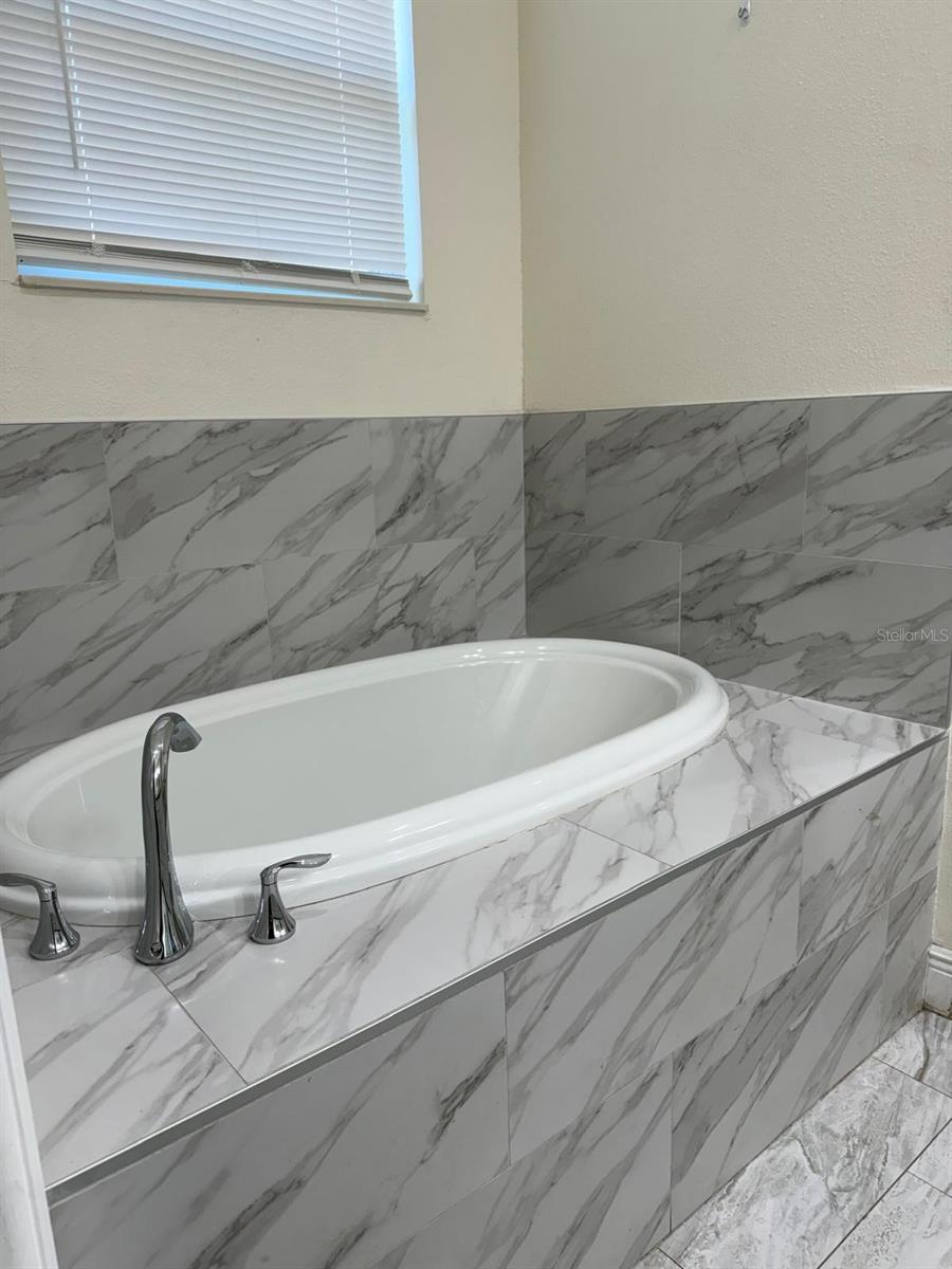 Image 14 of 25 For 9302 Margaret Avenue