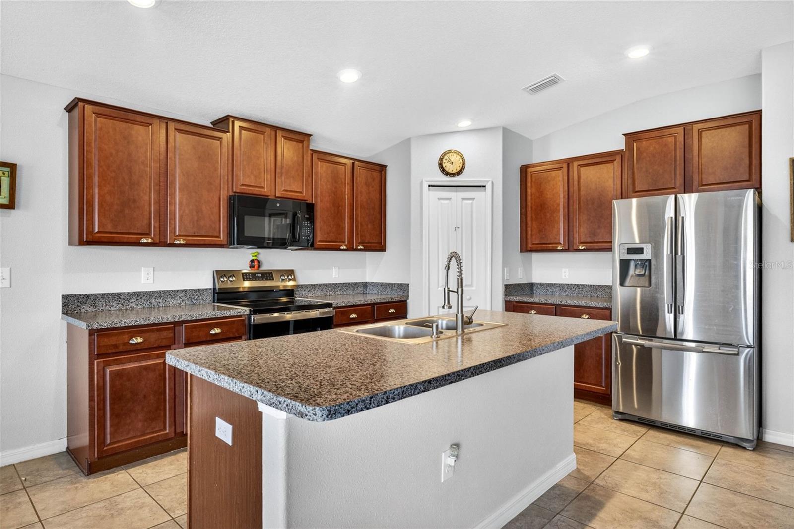 Listing photo id 12 for 1774 Broad Winged Hawk Drive