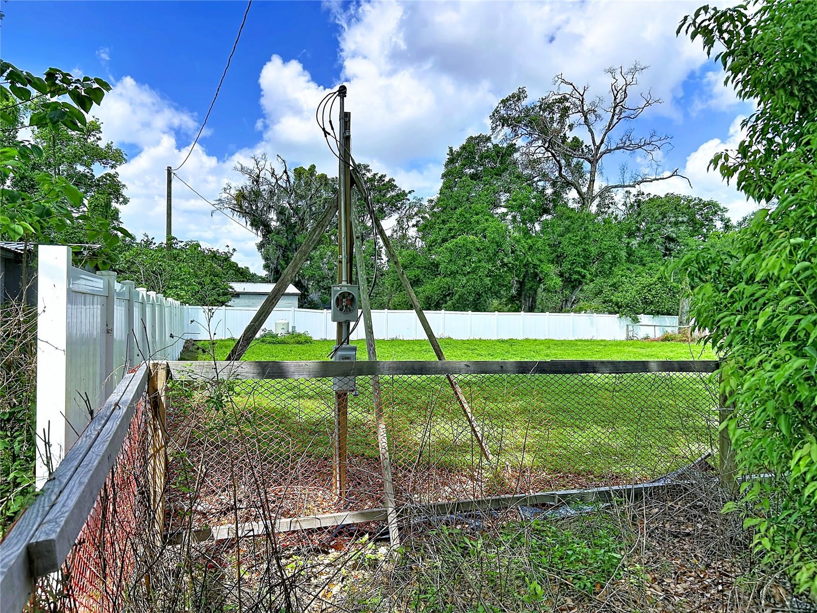 Image 11 of 12 For  Robson  