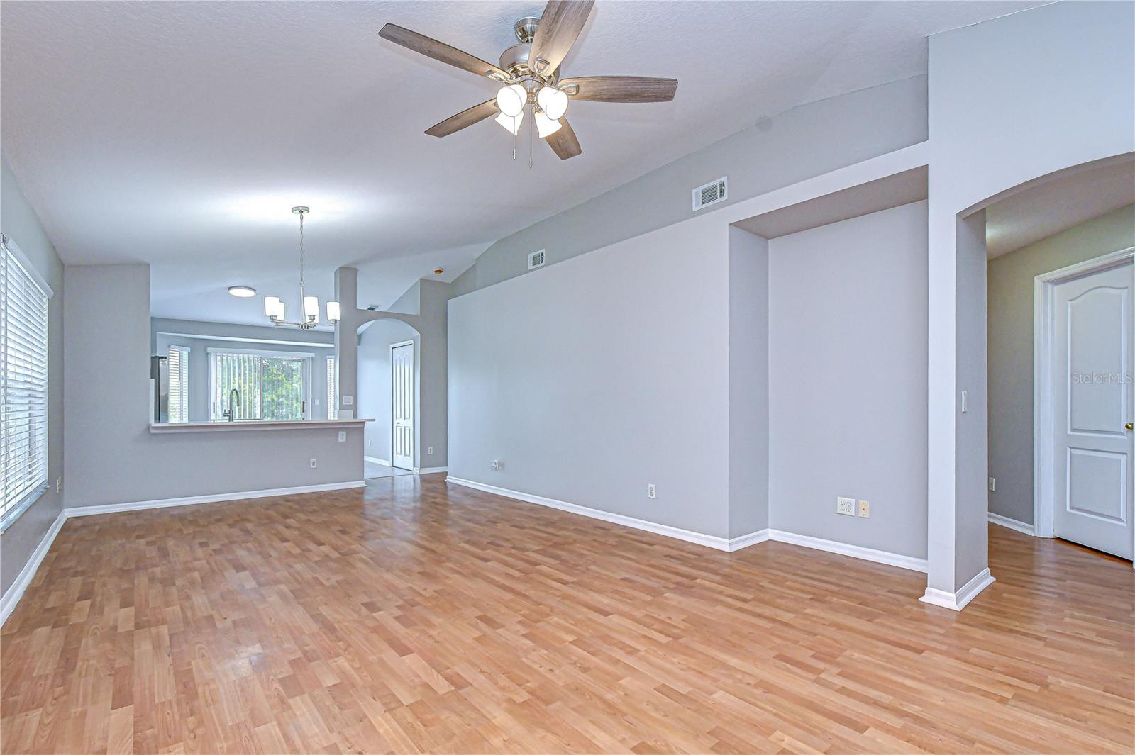 Listing photo id 8 for 18003 Birdwater Drive