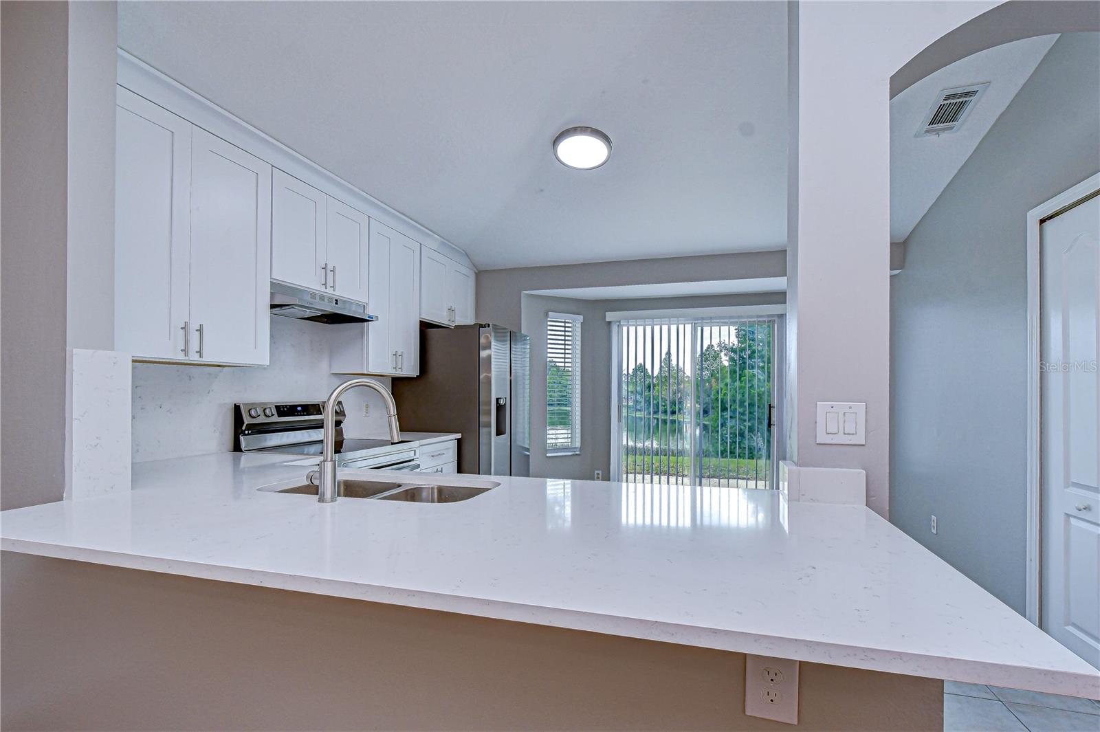 Listing photo id 10 for 18003 Birdwater Drive